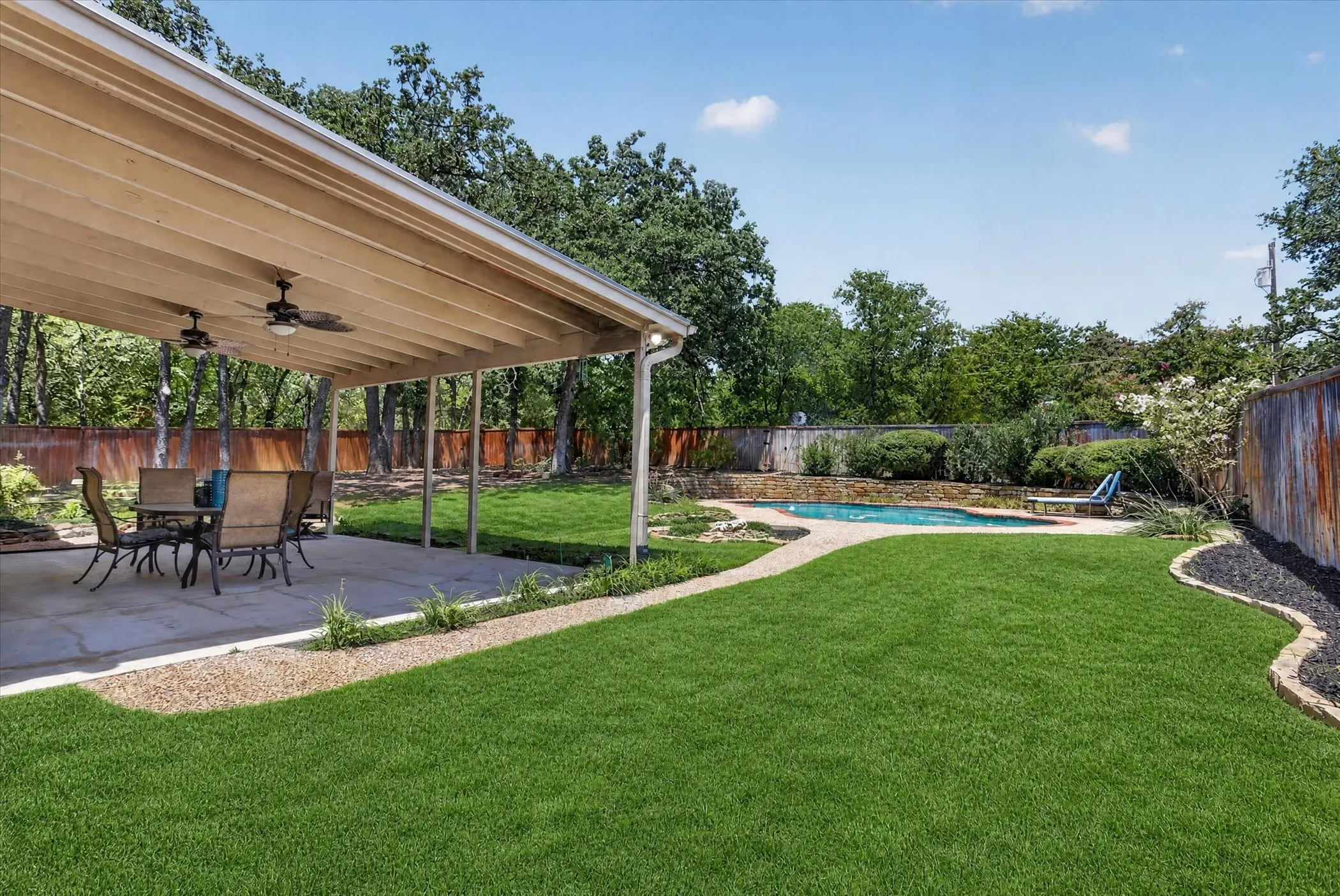 Single Family Residence For Sale in Denton County , 225 Shady Hill Lane, Double Oak, Texas 75077, 3 Bedroom, 3 Bathroom, 2 Garage spaces, 3,256 Sqft, built in 1987, Price $798,000, mls#21359202, Real Estate Agent in Double Oak, Homes For Sale in Denton county, Homes For Sale in Double Oak, Realtor in Double Oak Texas, Real Estate Brokerage Independent Realty Texas, Luminita Cordes Realtor