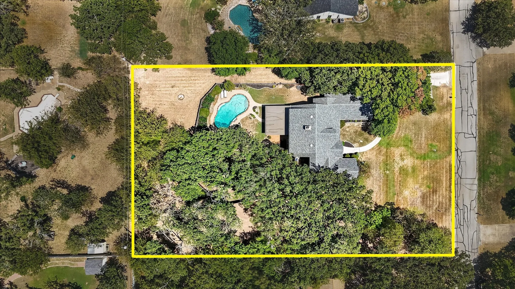 Single Family Residence For Sale in Denton County , 225 Shady Hill Lane, Double Oak, Texas 75077, 3 Bedroom, 3 Bathroom, 2 Garage spaces, 3,256 Sqft, built in 1987, Price $798,000, mls#21359202, Real Estate Agent in Double Oak, Homes For Sale in Denton county, Homes For Sale in Double Oak, Realtor in Double Oak Texas, Real Estate Brokerage Independent Realty Texas, Luminita Cordes Realtor