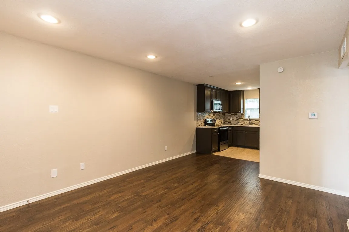 Apartment For Rent in Dallas County , 1317 Annex Ave. Street 224, Dallas, Texas 75204, 2 Bedroom, 2 Bathroom, Garage spaces, 732 Sqft, built in 1982, mls#21359806, Real Estate Agent in Dallas, Homes For Rent in Dallas county, Homes For Rent in Dallas, Realtor in Dallas Texas, Real Estate Brokerage Independent Realty Texas, Luminita Cordes Realtor