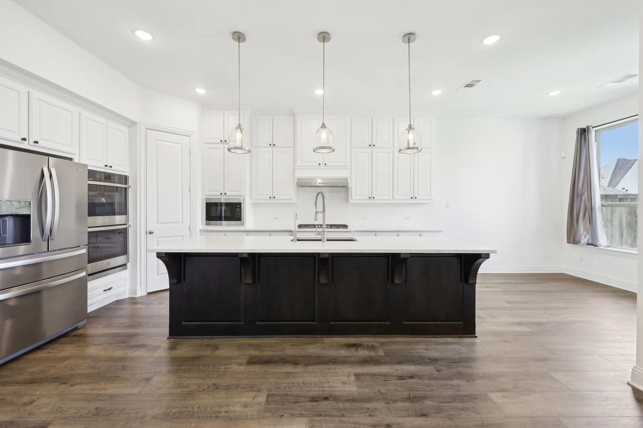 Single Family Residence For Sale in Denton County , 4101 Hawthorn Drive, Aubrey, Texas 76227, 5 Bedroom, 4 Bathroom, 3 Garage spaces, 3,877 Sqft, built in 2021, mls#21357451, Real Estate Agent in Aubrey, Homes For Sale in Denton county, Homes For Sale in Aubrey, Realtor in Aubrey Texas, Real Estate Brokerage Independent Realty Texas, Luminita Cordes Realtor