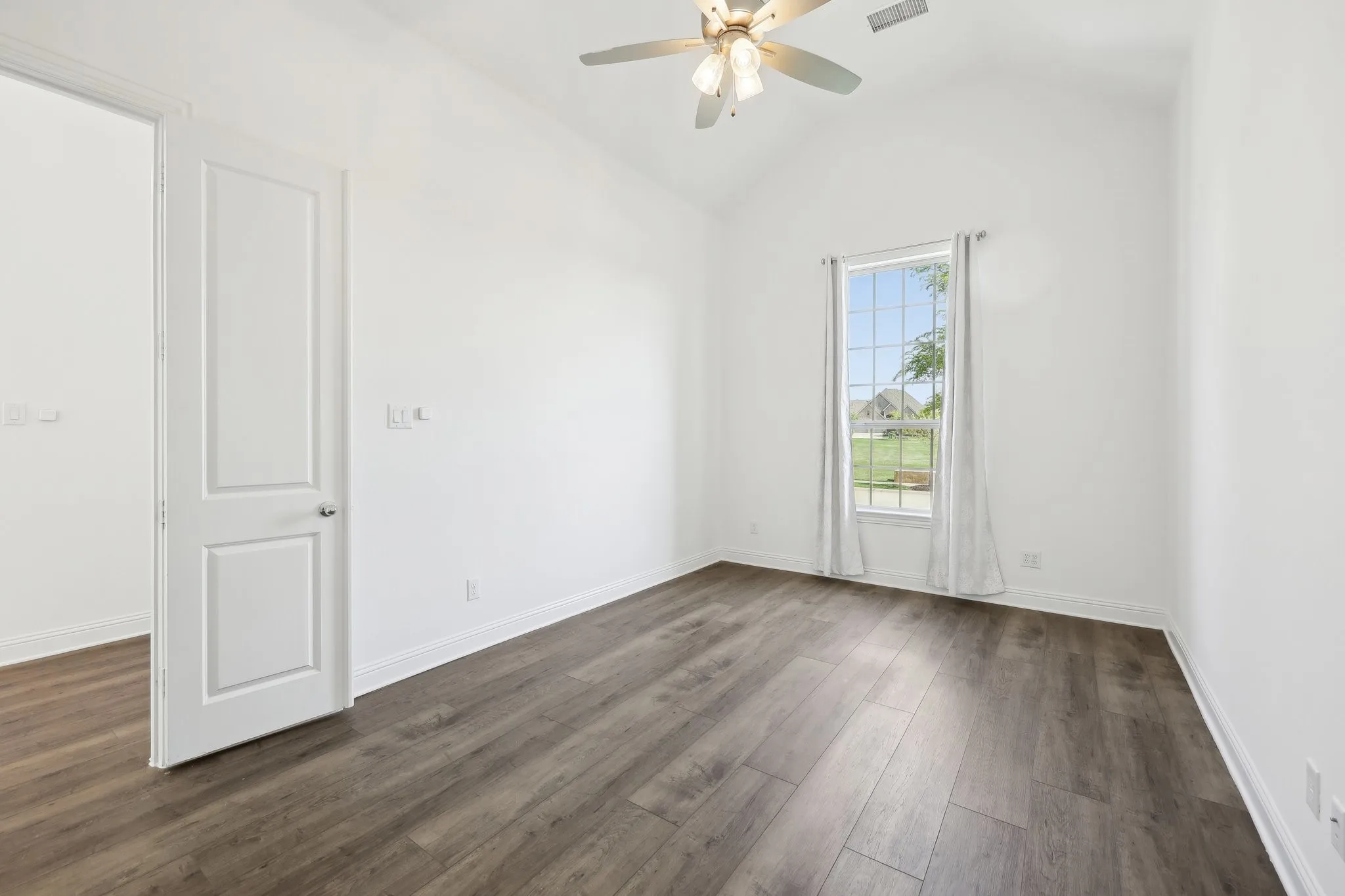 Single Family Residence For Sale in Denton County , 4101 Hawthorn Drive, Aubrey, Texas 76227, 5 Bedroom, 4 Bathroom, 3 Garage spaces, 3,877 Sqft, built in 2021, mls#21357451, Real Estate Agent in Aubrey, Homes For Sale in Denton county, Homes For Sale in Aubrey, Realtor in Aubrey Texas, Real Estate Brokerage Independent Realty Texas, Luminita Cordes Realtor