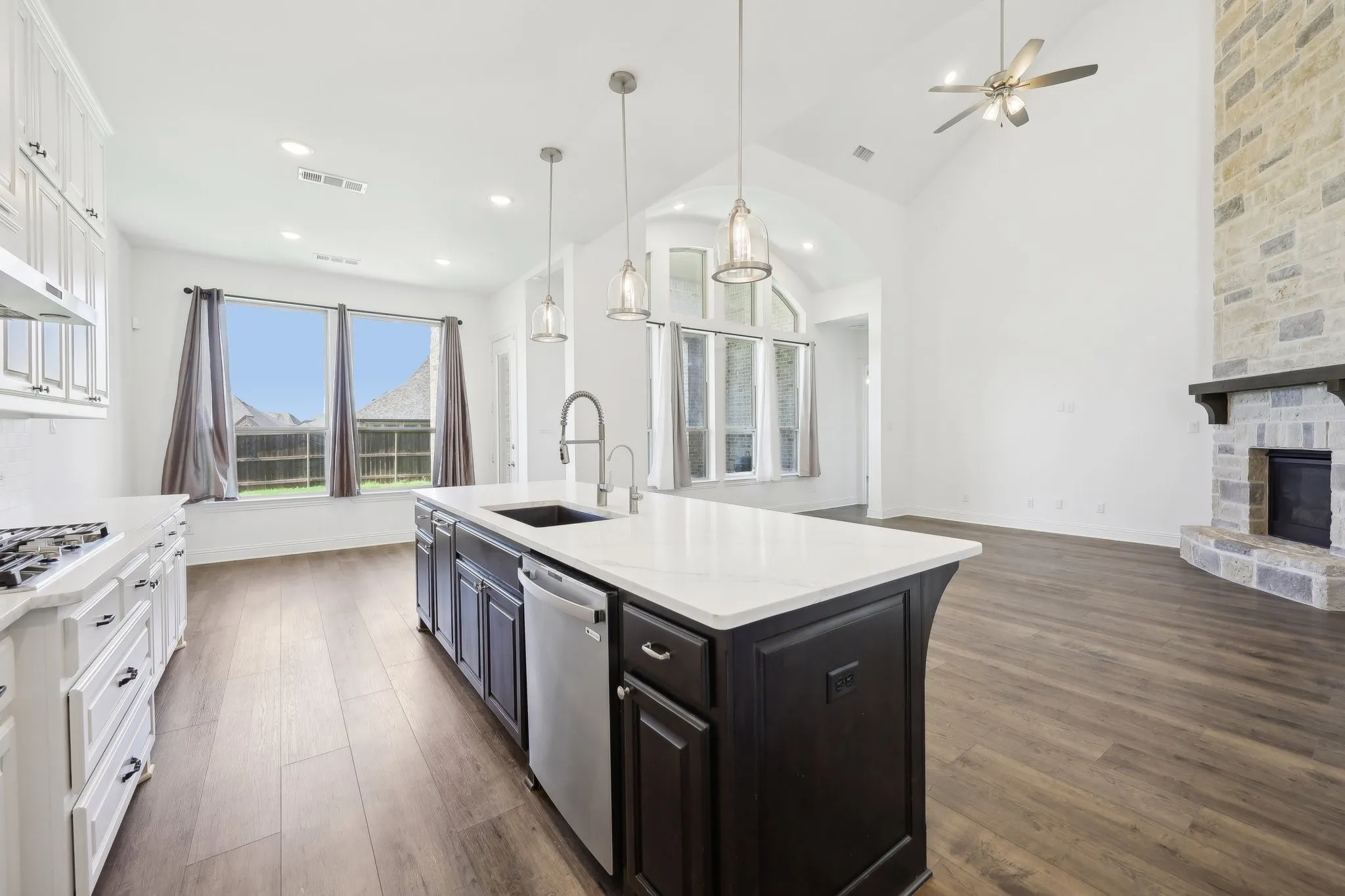 Single Family Residence For Sale in Denton County , 4101 Hawthorn Drive, Aubrey, Texas 76227, 5 Bedroom, 4 Bathroom, 3 Garage spaces, 3,877 Sqft, built in 2021, mls#21357451, Real Estate Agent in Aubrey, Homes For Sale in Denton county, Homes For Sale in Aubrey, Realtor in Aubrey Texas, Real Estate Brokerage Independent Realty Texas, Luminita Cordes Realtor