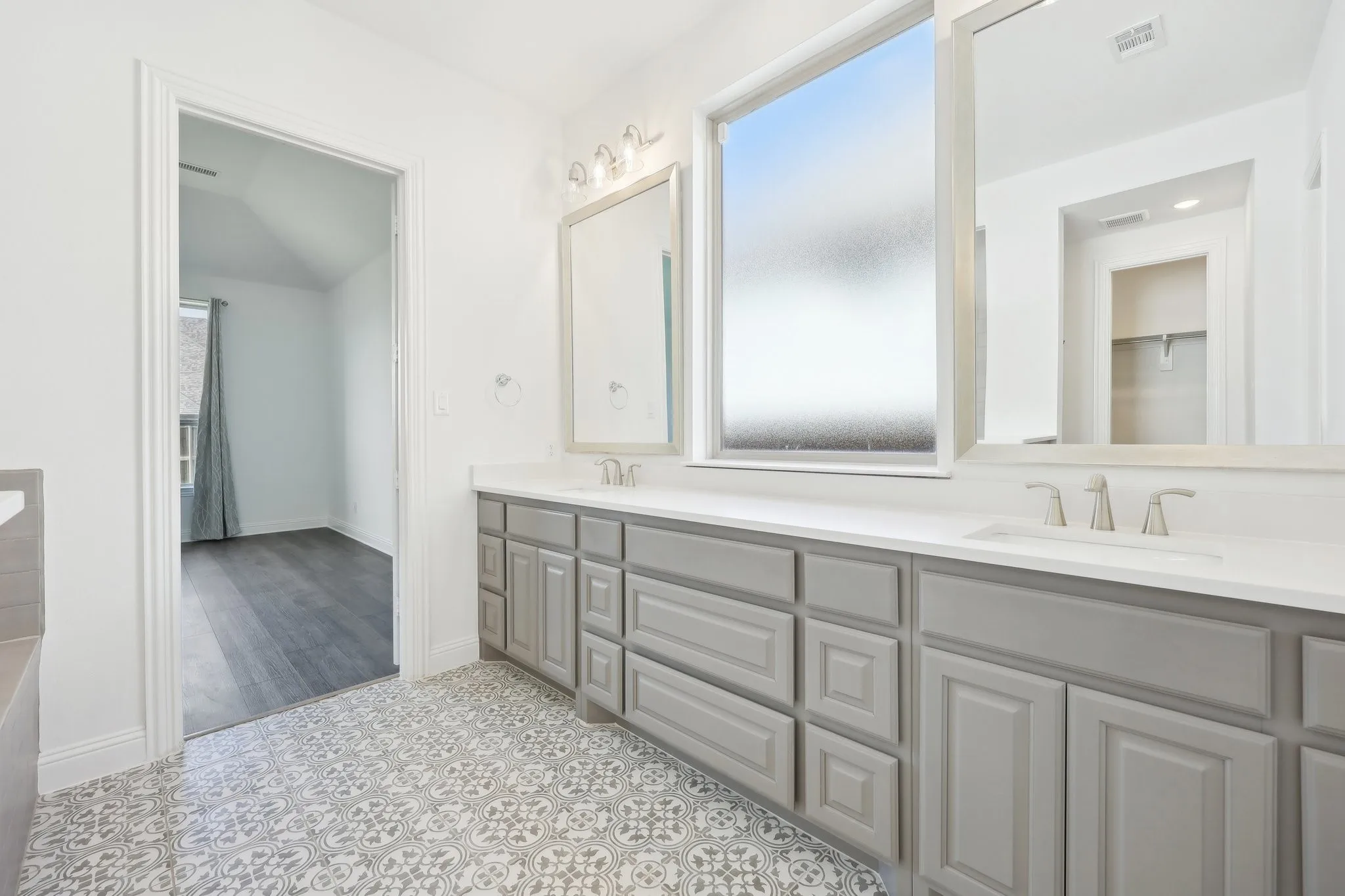 Single Family Residence For Sale in Denton County , 4101 Hawthorn Drive, Aubrey, Texas 76227, 5 Bedroom, 4 Bathroom, 3 Garage spaces, 3,877 Sqft, built in 2021, mls#21357451, Real Estate Agent in Aubrey, Homes For Sale in Denton county, Homes For Sale in Aubrey, Realtor in Aubrey Texas, Real Estate Brokerage Independent Realty Texas, Luminita Cordes Realtor
