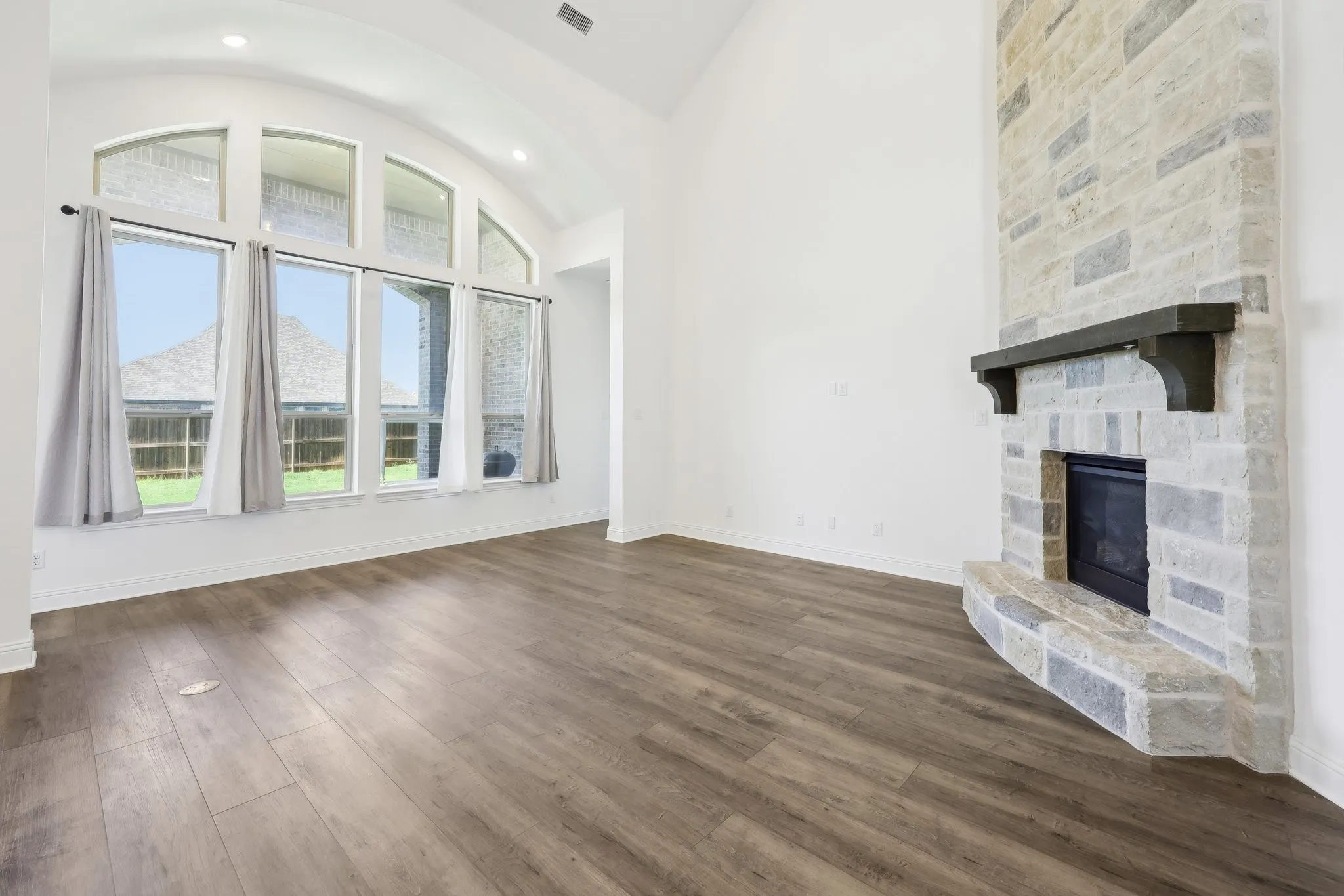 Single Family Residence For Sale in Denton County , 4101 Hawthorn Drive, Aubrey, Texas 76227, 5 Bedroom, 4 Bathroom, 3 Garage spaces, 3,877 Sqft, built in 2021, mls#21357451, Real Estate Agent in Aubrey, Homes For Sale in Denton county, Homes For Sale in Aubrey, Realtor in Aubrey Texas, Real Estate Brokerage Independent Realty Texas, Luminita Cordes Realtor