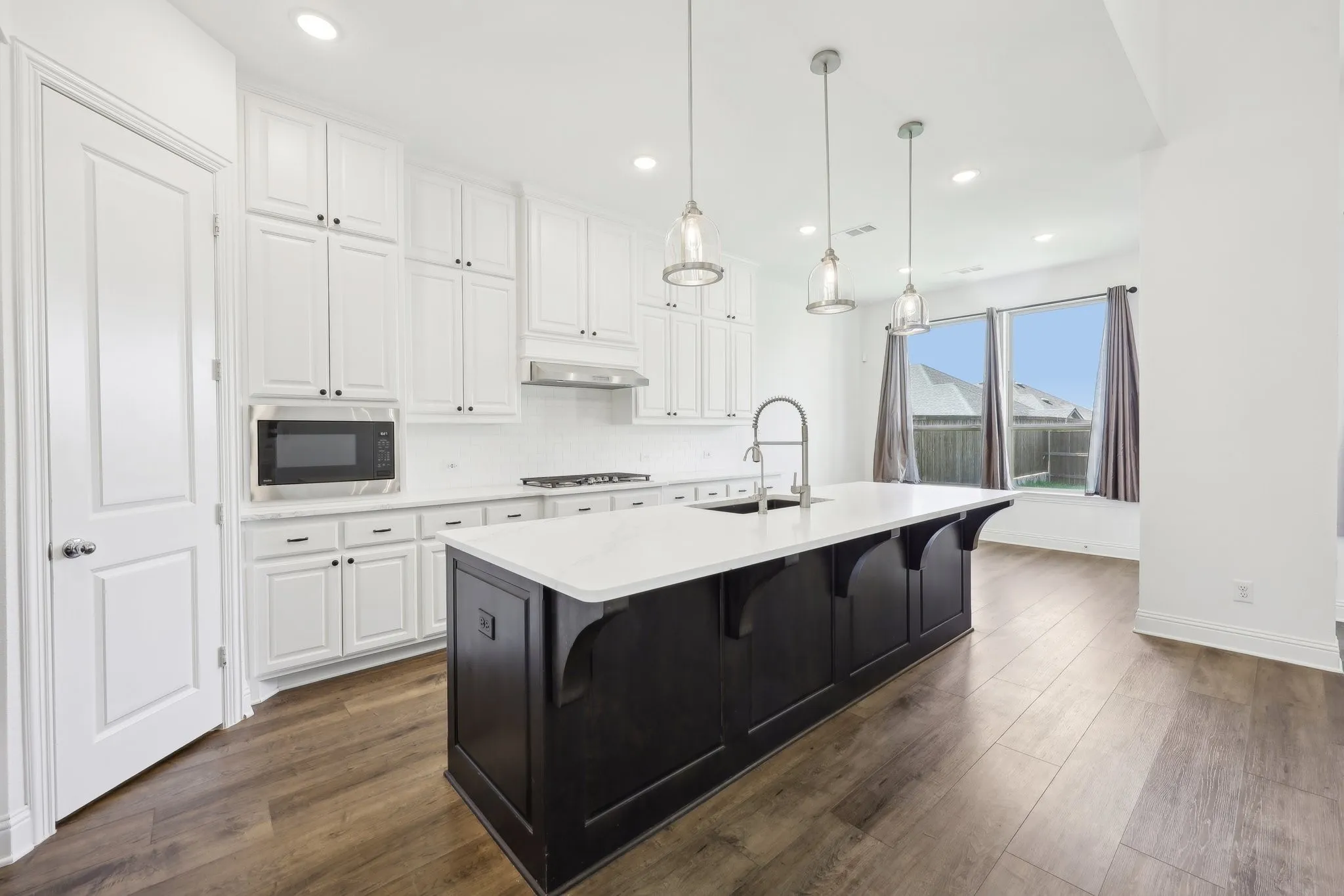Single Family Residence For Sale in Denton County , 4101 Hawthorn Drive, Aubrey, Texas 76227, 5 Bedroom, 4 Bathroom, 3 Garage spaces, 3,877 Sqft, built in 2021, mls#21357451, Real Estate Agent in Aubrey, Homes For Sale in Denton county, Homes For Sale in Aubrey, Realtor in Aubrey Texas, Real Estate Brokerage Independent Realty Texas, Luminita Cordes Realtor