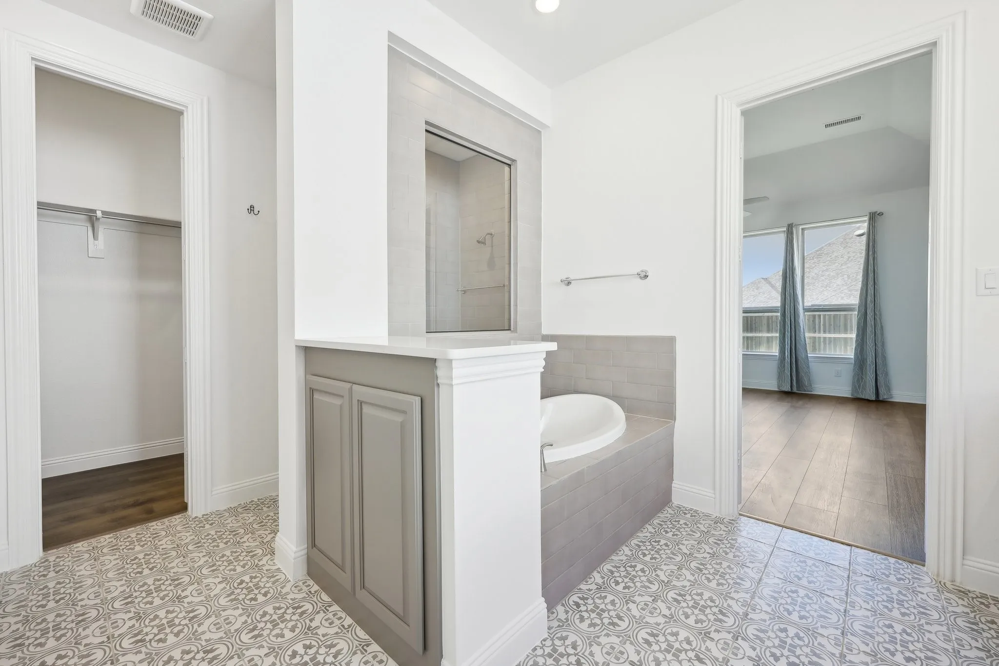 Single Family Residence For Sale in Denton County , 4101 Hawthorn Drive, Aubrey, Texas 76227, 5 Bedroom, 4 Bathroom, 3 Garage spaces, 3,877 Sqft, built in 2021, mls#21357451, Real Estate Agent in Aubrey, Homes For Sale in Denton county, Homes For Sale in Aubrey, Realtor in Aubrey Texas, Real Estate Brokerage Independent Realty Texas, Luminita Cordes Realtor