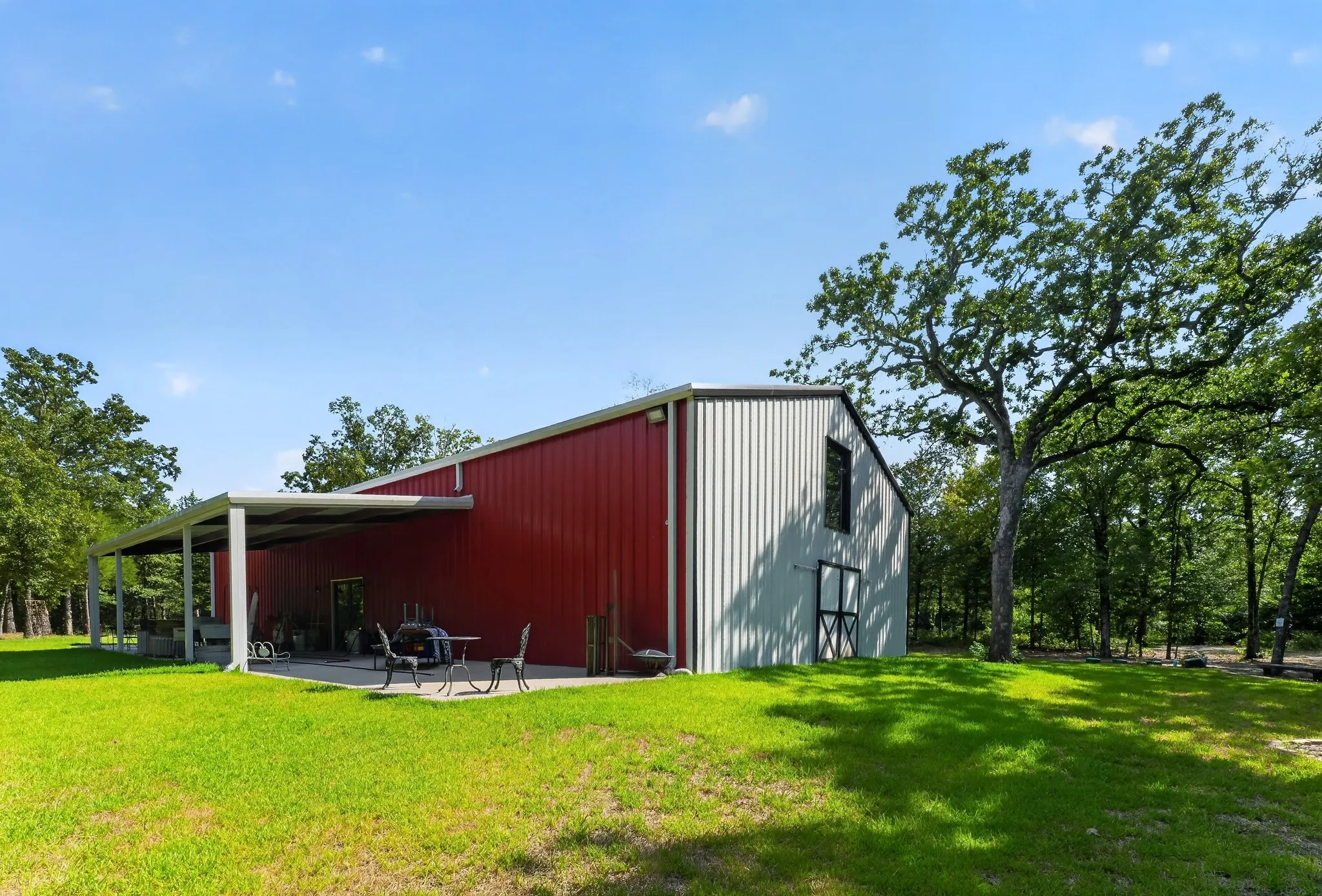 Farm For Sale in Van Zandt County , 735 County Road 3211, Wills Point, Texas 75169, 1 Bedroom, 5 Bathroom, Garage spaces, 3,200 Sqft, built in 2023, mls#21359816, Real Estate Agent in Wills Point, Homes For Sale in Van Zandt county, Homes For Sale in Wills Point, Realtor in Wills Point Texas, Real Estate Brokerage Independent Realty Texas, Luminita Cordes Realtor