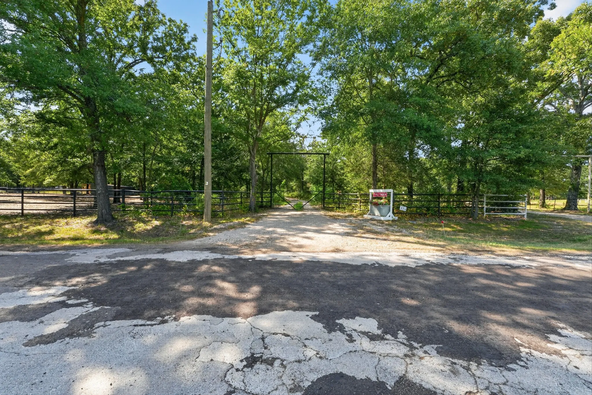 Farm For Sale in Van Zandt County , 735 County Road 3211, Wills Point, Texas 75169, 1 Bedroom, 5 Bathroom, Garage spaces, 3,200 Sqft, built in 2023, mls#21359816, Real Estate Agent in Wills Point, Homes For Sale in Van Zandt county, Homes For Sale in Wills Point, Realtor in Wills Point Texas, Real Estate Brokerage Independent Realty Texas, Luminita Cordes Realtor