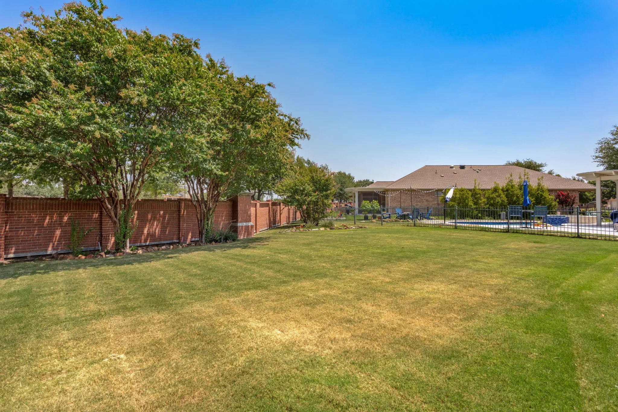 Single Family Residence For Sale in Denton County , 534 Rockledge Court, Frisco, Texas 75036, 3 Bedroom, 2 Bathroom, 2 Garage spaces, 1,676 Sqft, built in 2006, mls#21351708, Real Estate Agent in Frisco, Homes For Sale in Denton county, Homes For Sale in Frisco, Realtor in Frisco Texas, Real Estate Brokerage Independent Realty Texas, Luminita Cordes Realtor