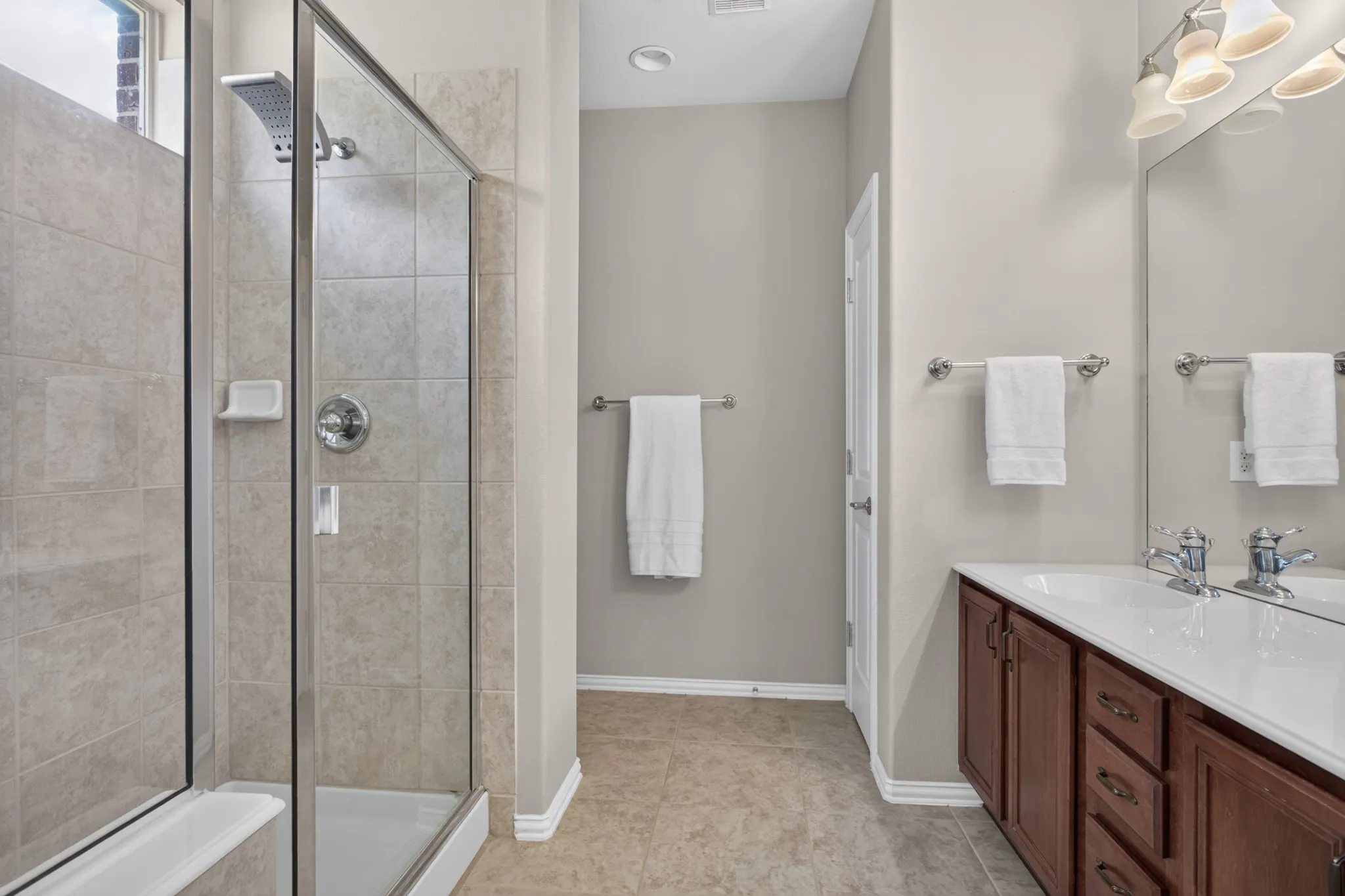 Single Family Residence For Sale in Denton County , 534 Rockledge Court, Frisco, Texas 75036, 3 Bedroom, 2 Bathroom, 2 Garage spaces, 1,676 Sqft, built in 2006, mls#21351708, Real Estate Agent in Frisco, Homes For Sale in Denton county, Homes For Sale in Frisco, Realtor in Frisco Texas, Real Estate Brokerage Independent Realty Texas, Luminita Cordes Realtor