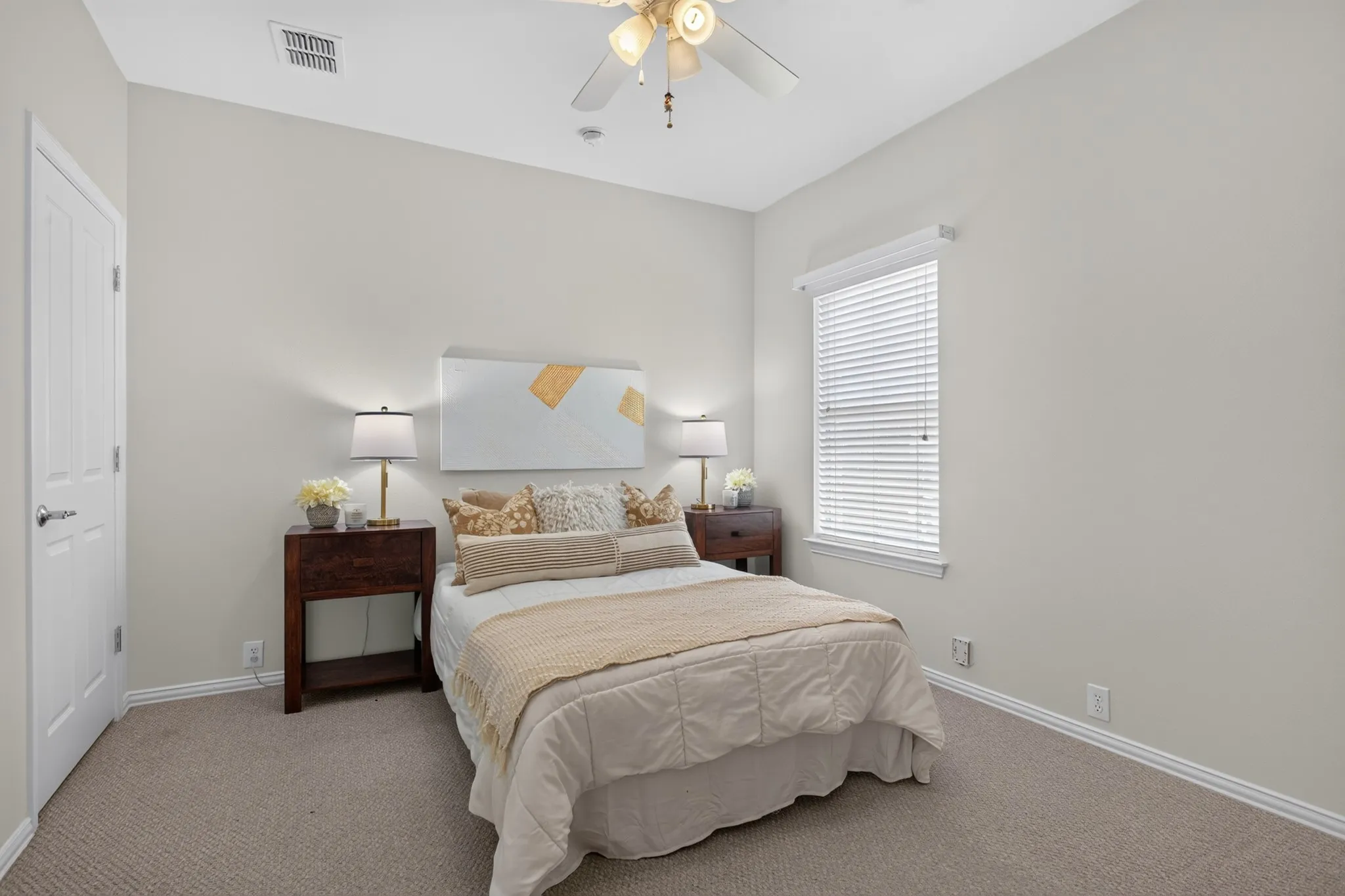 Single Family Residence For Sale in Denton County , 534 Rockledge Court, Frisco, Texas 75036, 3 Bedroom, 2 Bathroom, 2 Garage spaces, 1,676 Sqft, built in 2006, mls#21351708, Real Estate Agent in Frisco, Homes For Sale in Denton county, Homes For Sale in Frisco, Realtor in Frisco Texas, Real Estate Brokerage Independent Realty Texas, Luminita Cordes Realtor