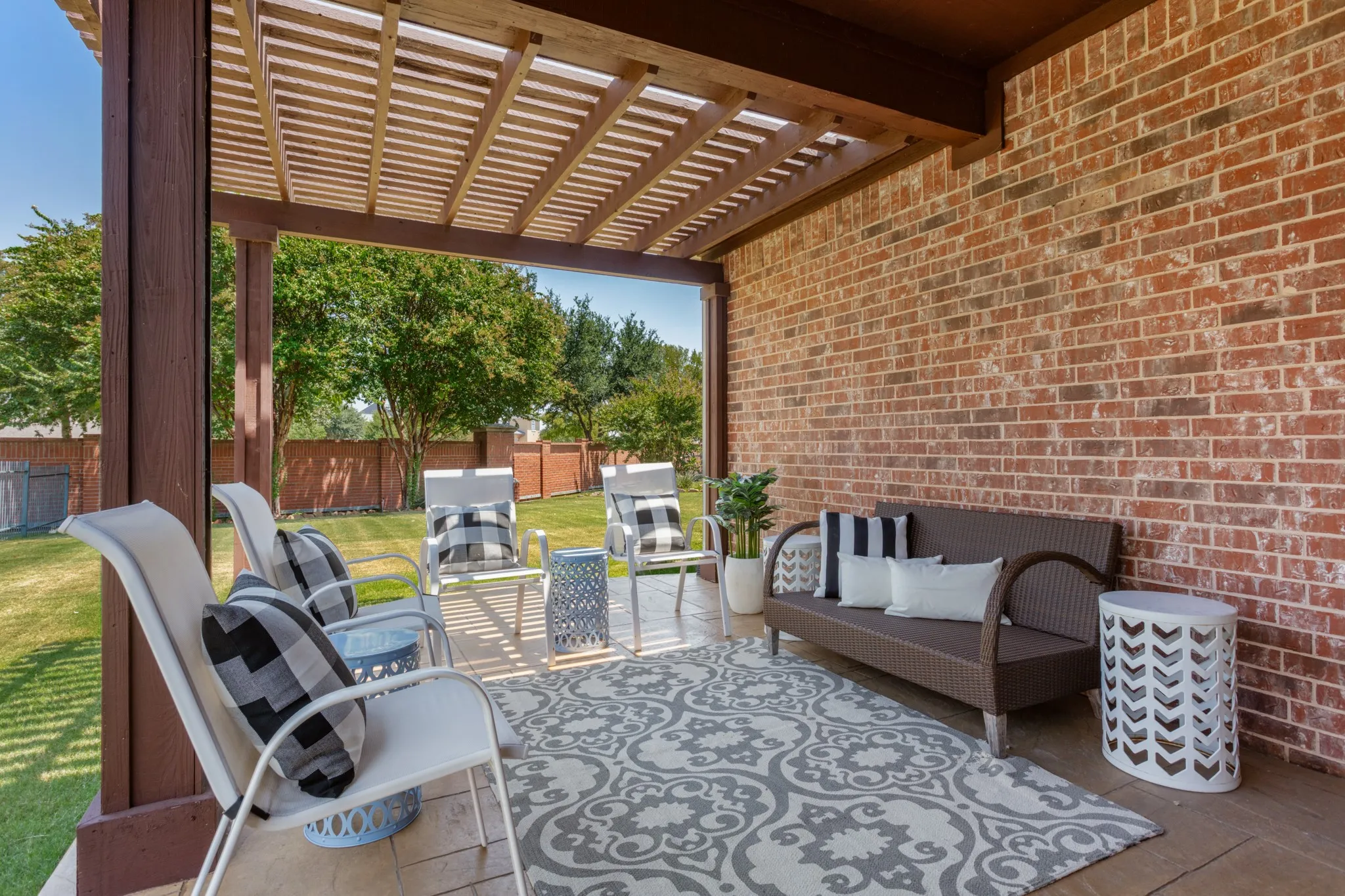 Single Family Residence For Sale in Denton County , 534 Rockledge Court, Frisco, Texas 75036, 3 Bedroom, 2 Bathroom, 2 Garage spaces, 1,676 Sqft, built in 2006, mls#21351708, Real Estate Agent in Frisco, Homes For Sale in Denton county, Homes For Sale in Frisco, Realtor in Frisco Texas, Real Estate Brokerage Independent Realty Texas, Luminita Cordes Realtor
