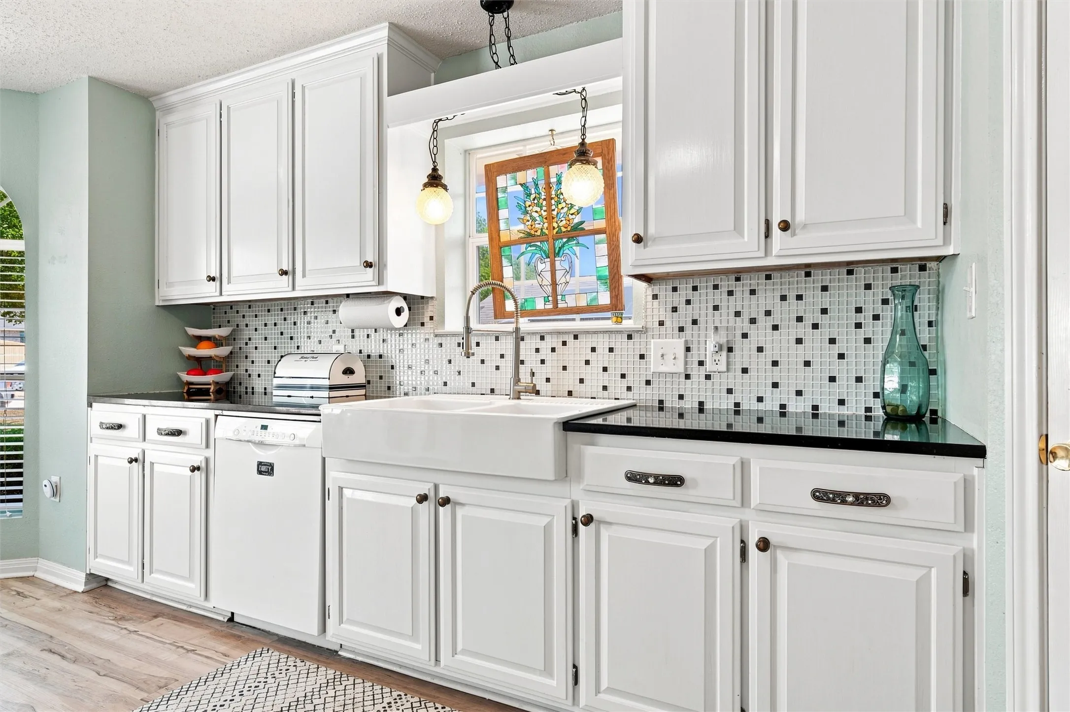 Single Family Residence For Sale in Mc Lennan County , 601 Sapphire Boulevard, Hewitt, Texas 76643, 3 Bedroom, 2 Bathroom, 2 Garage spaces, 1,533 Sqft, built in 2004, mls#21358775, Real Estate Agent in Hewitt, Homes For Sale in Mc Lennan county, Homes For Sale in Hewitt, Realtor in Hewitt Texas, Real Estate Brokerage Independent Realty Texas, Luminita Cordes Realtor