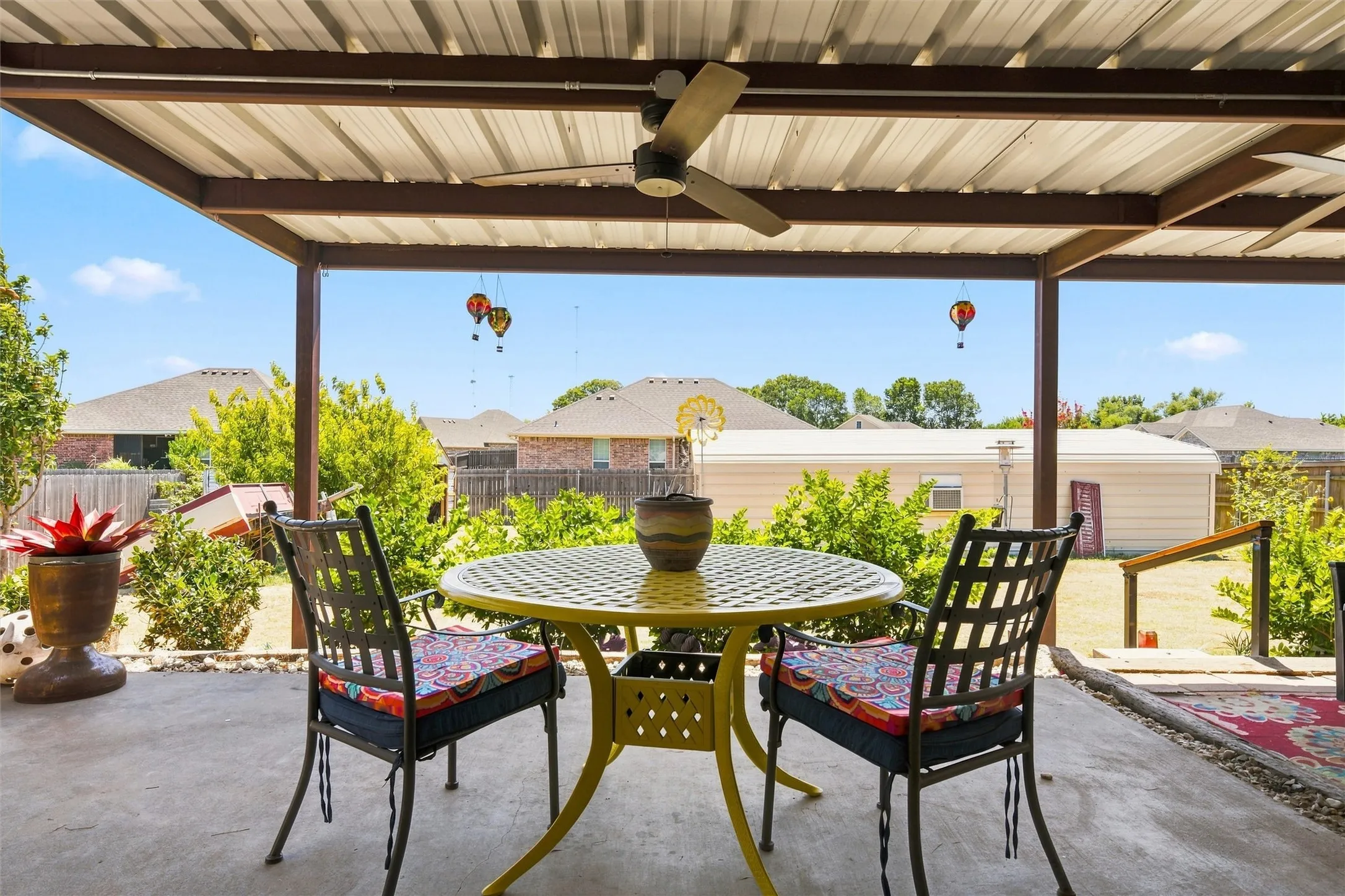Single Family Residence For Sale in Mc Lennan County , 601 Sapphire Boulevard, Hewitt, Texas 76643, 3 Bedroom, 2 Bathroom, 2 Garage spaces, 1,533 Sqft, built in 2004, mls#21358775, Real Estate Agent in Hewitt, Homes For Sale in Mc Lennan county, Homes For Sale in Hewitt, Realtor in Hewitt Texas, Real Estate Brokerage Independent Realty Texas, Luminita Cordes Realtor