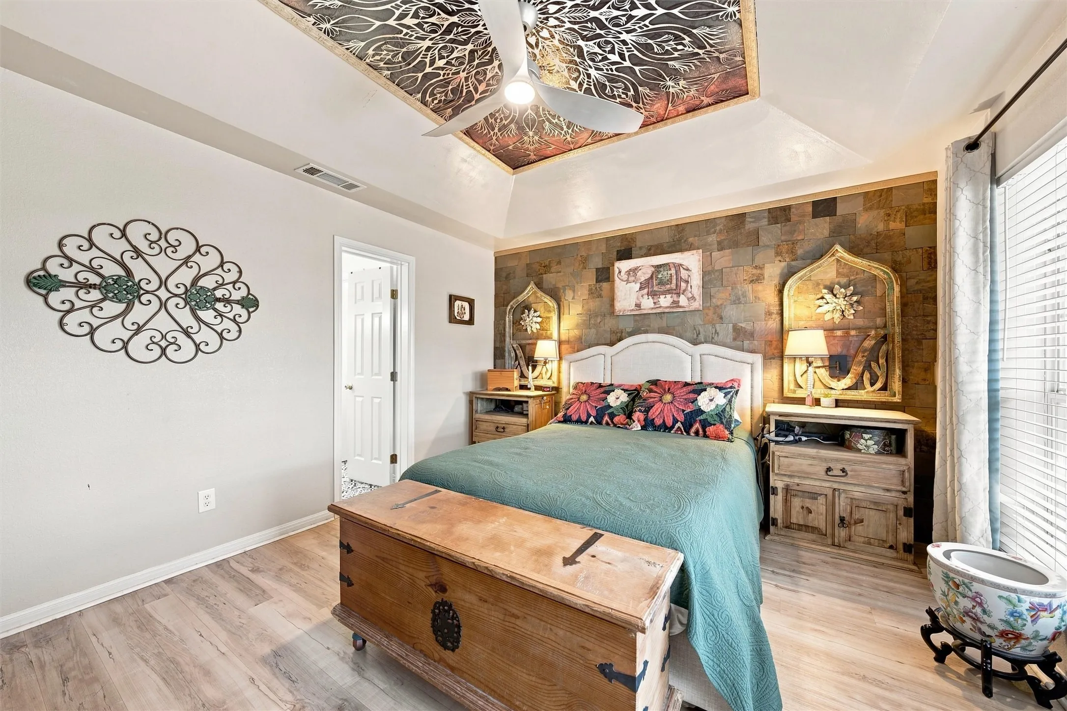 Single Family Residence For Sale in Mc Lennan County , 601 Sapphire Boulevard, Hewitt, Texas 76643, 3 Bedroom, 2 Bathroom, 2 Garage spaces, 1,533 Sqft, built in 2004, mls#21358775, Real Estate Agent in Hewitt, Homes For Sale in Mc Lennan county, Homes For Sale in Hewitt, Realtor in Hewitt Texas, Real Estate Brokerage Independent Realty Texas, Luminita Cordes Realtor