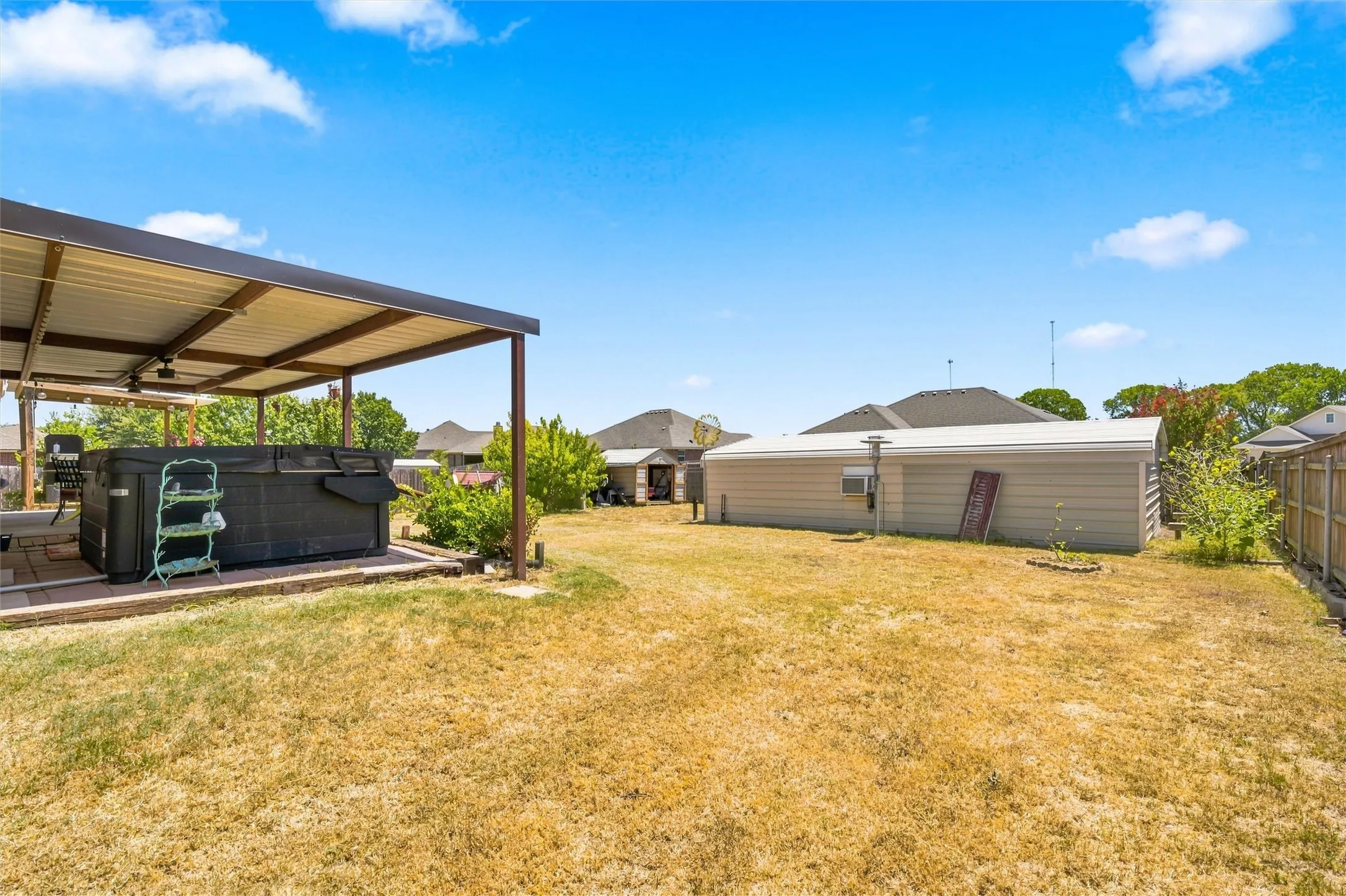 Single Family Residence For Sale in Mc Lennan County , 601 Sapphire Boulevard, Hewitt, Texas 76643, 3 Bedroom, 2 Bathroom, 2 Garage spaces, 1,533 Sqft, built in 2004, mls#21358775, Real Estate Agent in Hewitt, Homes For Sale in Mc Lennan county, Homes For Sale in Hewitt, Realtor in Hewitt Texas, Real Estate Brokerage Independent Realty Texas, Luminita Cordes Realtor