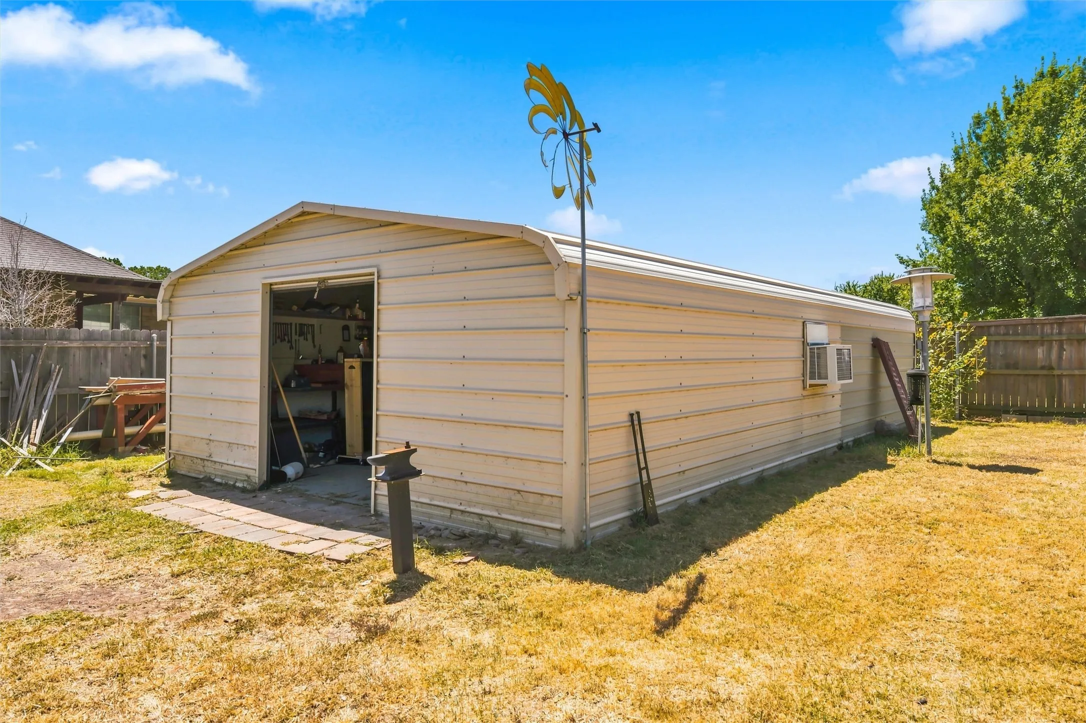 Single Family Residence For Sale in Mc Lennan County , 601 Sapphire Boulevard, Hewitt, Texas 76643, 3 Bedroom, 2 Bathroom, 2 Garage spaces, 1,533 Sqft, built in 2004, mls#21358775, Real Estate Agent in Hewitt, Homes For Sale in Mc Lennan county, Homes For Sale in Hewitt, Realtor in Hewitt Texas, Real Estate Brokerage Independent Realty Texas, Luminita Cordes Realtor