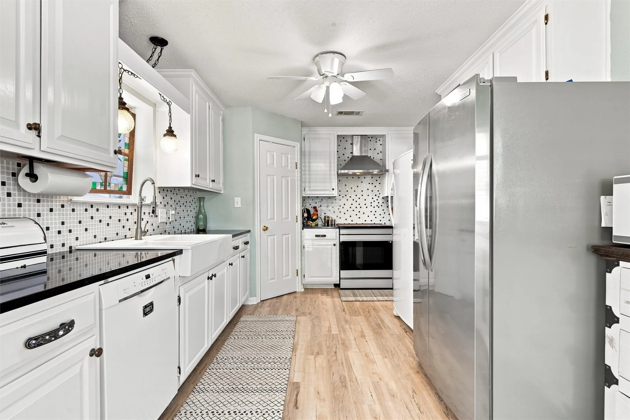 Single Family Residence For Sale in Mc Lennan County , 601 Sapphire Boulevard, Hewitt, Texas 76643, 3 Bedroom, 2 Bathroom, 2 Garage spaces, 1,533 Sqft, built in 2004, mls#21358775, Real Estate Agent in Hewitt, Homes For Sale in Mc Lennan county, Homes For Sale in Hewitt, Realtor in Hewitt Texas, Real Estate Brokerage Independent Realty Texas, Luminita Cordes Realtor