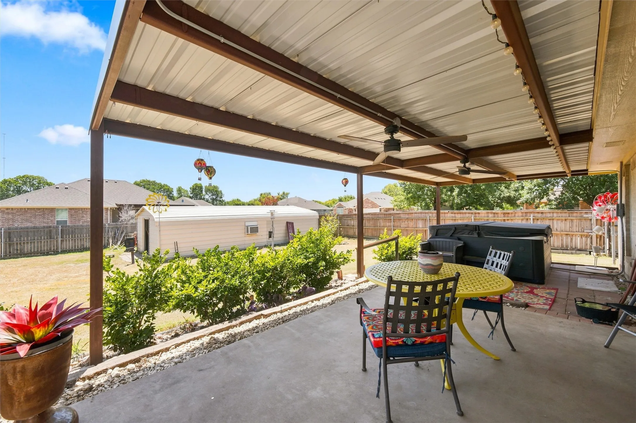 Single Family Residence For Sale in Mc Lennan County , 601 Sapphire Boulevard, Hewitt, Texas 76643, 3 Bedroom, 2 Bathroom, 2 Garage spaces, 1,533 Sqft, built in 2004, mls#21358775, Real Estate Agent in Hewitt, Homes For Sale in Mc Lennan county, Homes For Sale in Hewitt, Realtor in Hewitt Texas, Real Estate Brokerage Independent Realty Texas, Luminita Cordes Realtor