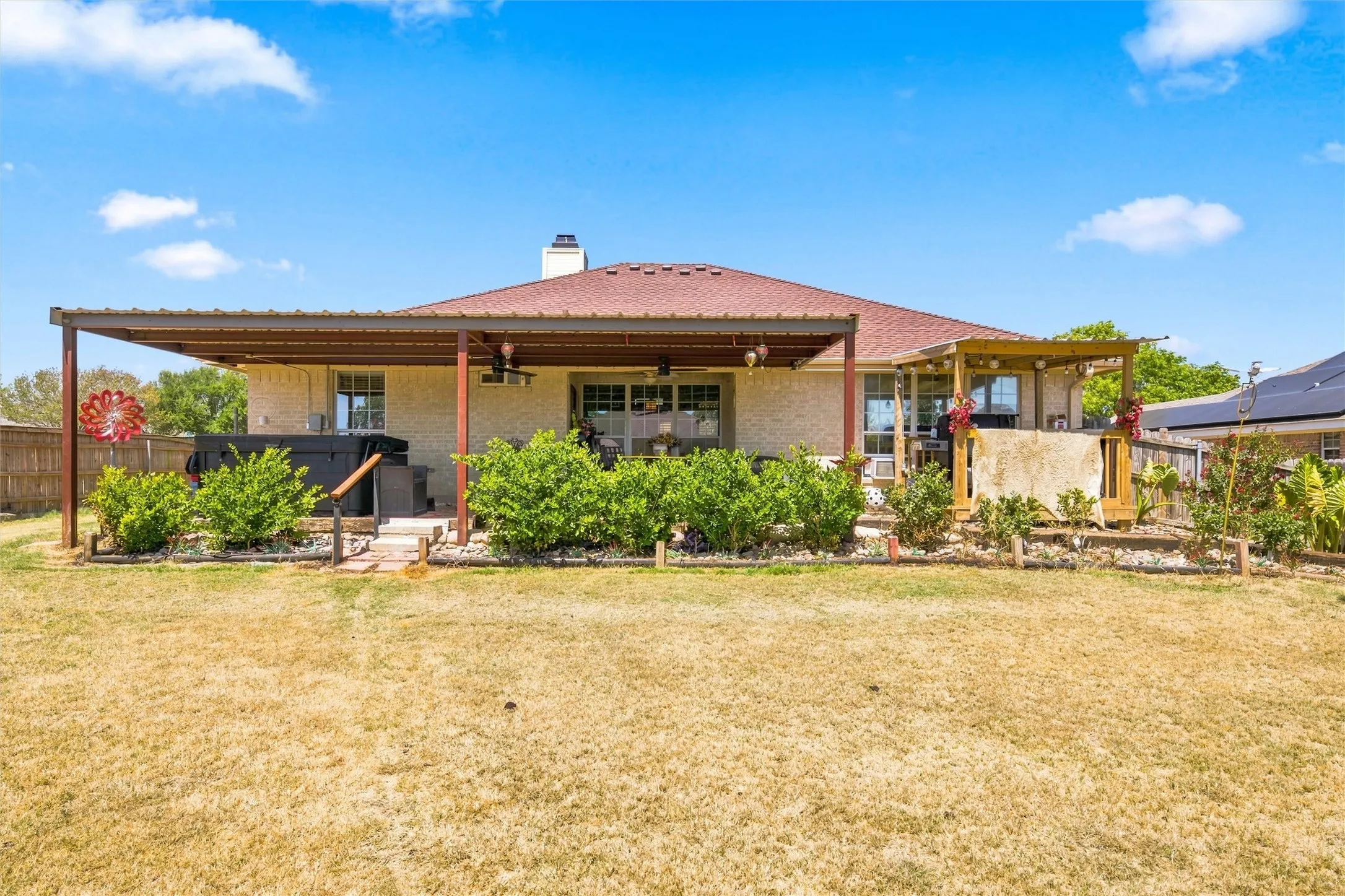 Single Family Residence For Sale in Mc Lennan County , 601 Sapphire Boulevard, Hewitt, Texas 76643, 3 Bedroom, 2 Bathroom, 2 Garage spaces, 1,533 Sqft, built in 2004, mls#21358775, Real Estate Agent in Hewitt, Homes For Sale in Mc Lennan county, Homes For Sale in Hewitt, Realtor in Hewitt Texas, Real Estate Brokerage Independent Realty Texas, Luminita Cordes Realtor