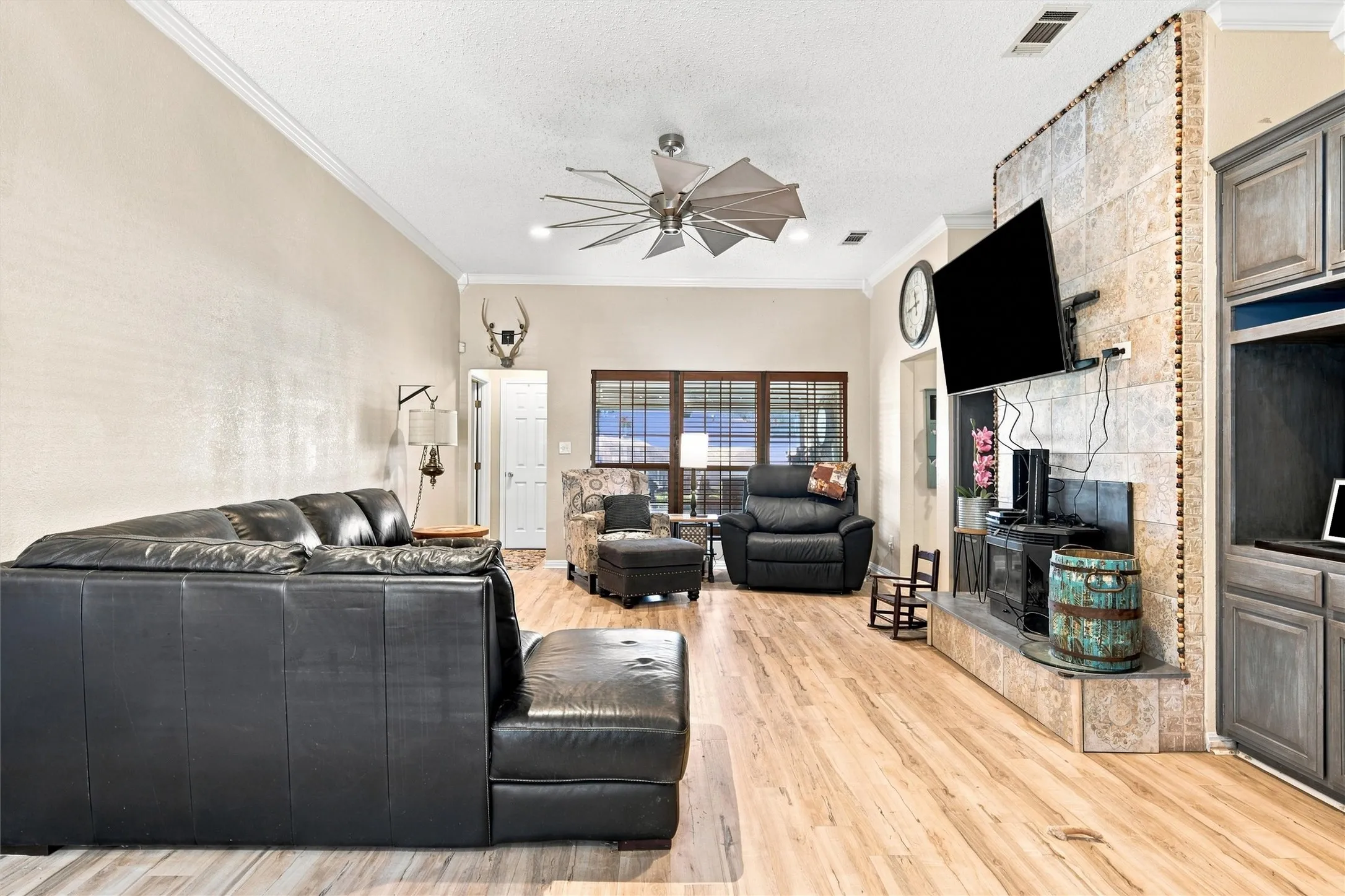 Single Family Residence For Sale in Mc Lennan County , 601 Sapphire Boulevard, Hewitt, Texas 76643, 3 Bedroom, 2 Bathroom, 2 Garage spaces, 1,533 Sqft, built in 2004, mls#21358775, Real Estate Agent in Hewitt, Homes For Sale in Mc Lennan county, Homes For Sale in Hewitt, Realtor in Hewitt Texas, Real Estate Brokerage Independent Realty Texas, Luminita Cordes Realtor
