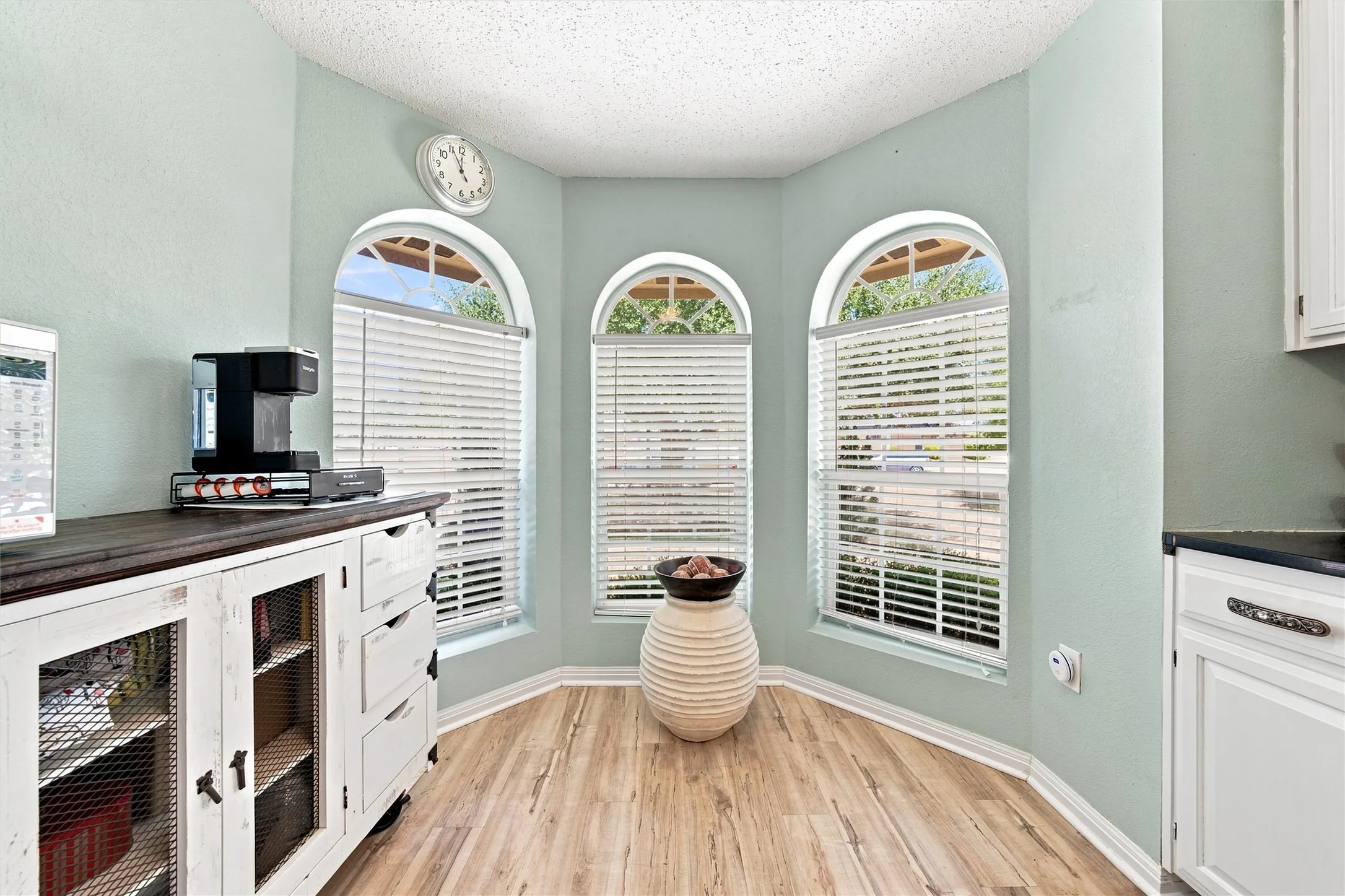 Single Family Residence For Sale in Mc Lennan County , 601 Sapphire Boulevard, Hewitt, Texas 76643, 3 Bedroom, 2 Bathroom, 2 Garage spaces, 1,533 Sqft, built in 2004, mls#21358775, Real Estate Agent in Hewitt, Homes For Sale in Mc Lennan county, Homes For Sale in Hewitt, Realtor in Hewitt Texas, Real Estate Brokerage Independent Realty Texas, Luminita Cordes Realtor