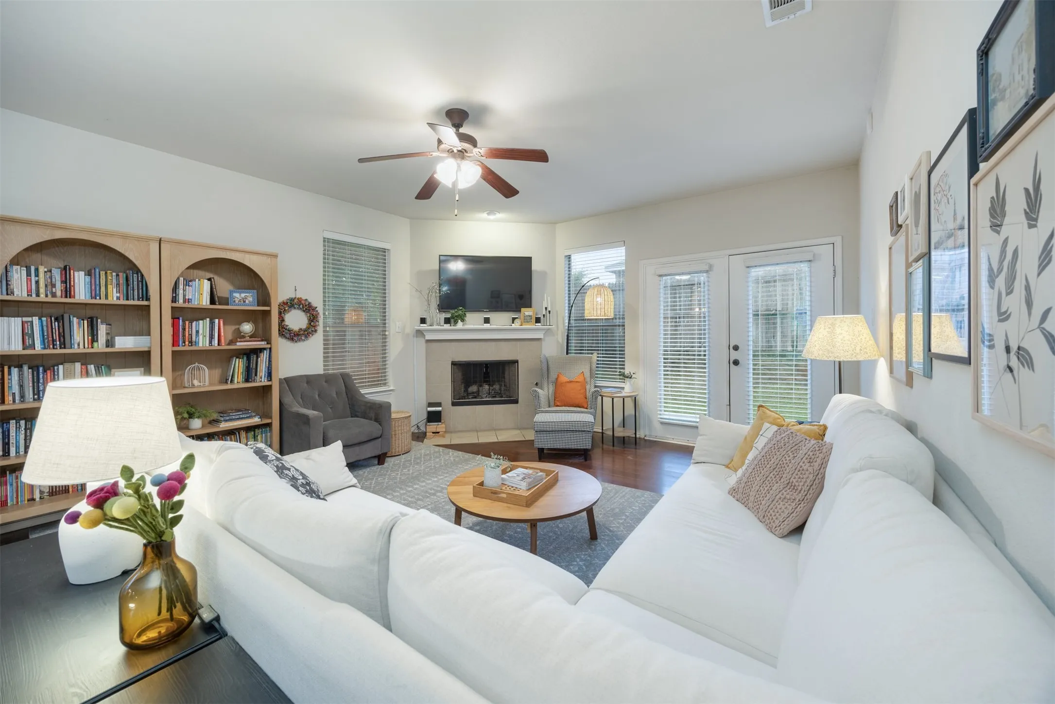 Single Family Residence For Sale in Collin County , 211 Fisherman Trail, Melissa, Texas 75454, 4 Bedroom, 3 Bathroom, 2 Garage spaces, 2,348 Sqft, built in 2006, mls#21358091, Real Estate Agent in Melissa, Homes For Sale in Collin county, Homes For Sale in Melissa, Realtor in Melissa Texas, Real Estate Brokerage Independent Realty Texas, Luminita Cordes Realtor