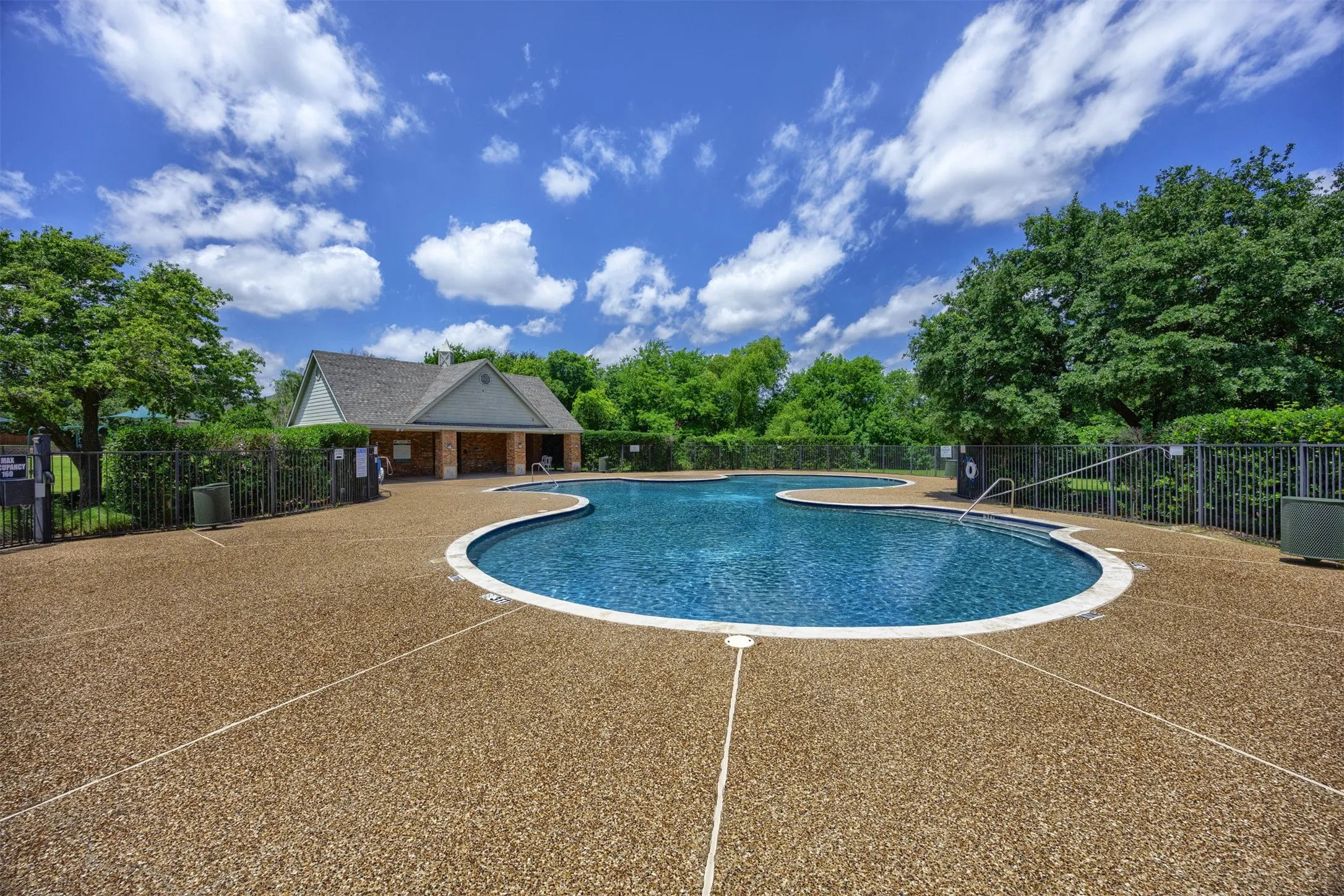 Single Family Residence For Sale in Collin County , 211 Fisherman Trail, Melissa, Texas 75454, 4 Bedroom, 3 Bathroom, 2 Garage spaces, 2,348 Sqft, built in 2006, mls#21358091, Real Estate Agent in Melissa, Homes For Sale in Collin county, Homes For Sale in Melissa, Realtor in Melissa Texas, Real Estate Brokerage Independent Realty Texas, Luminita Cordes Realtor