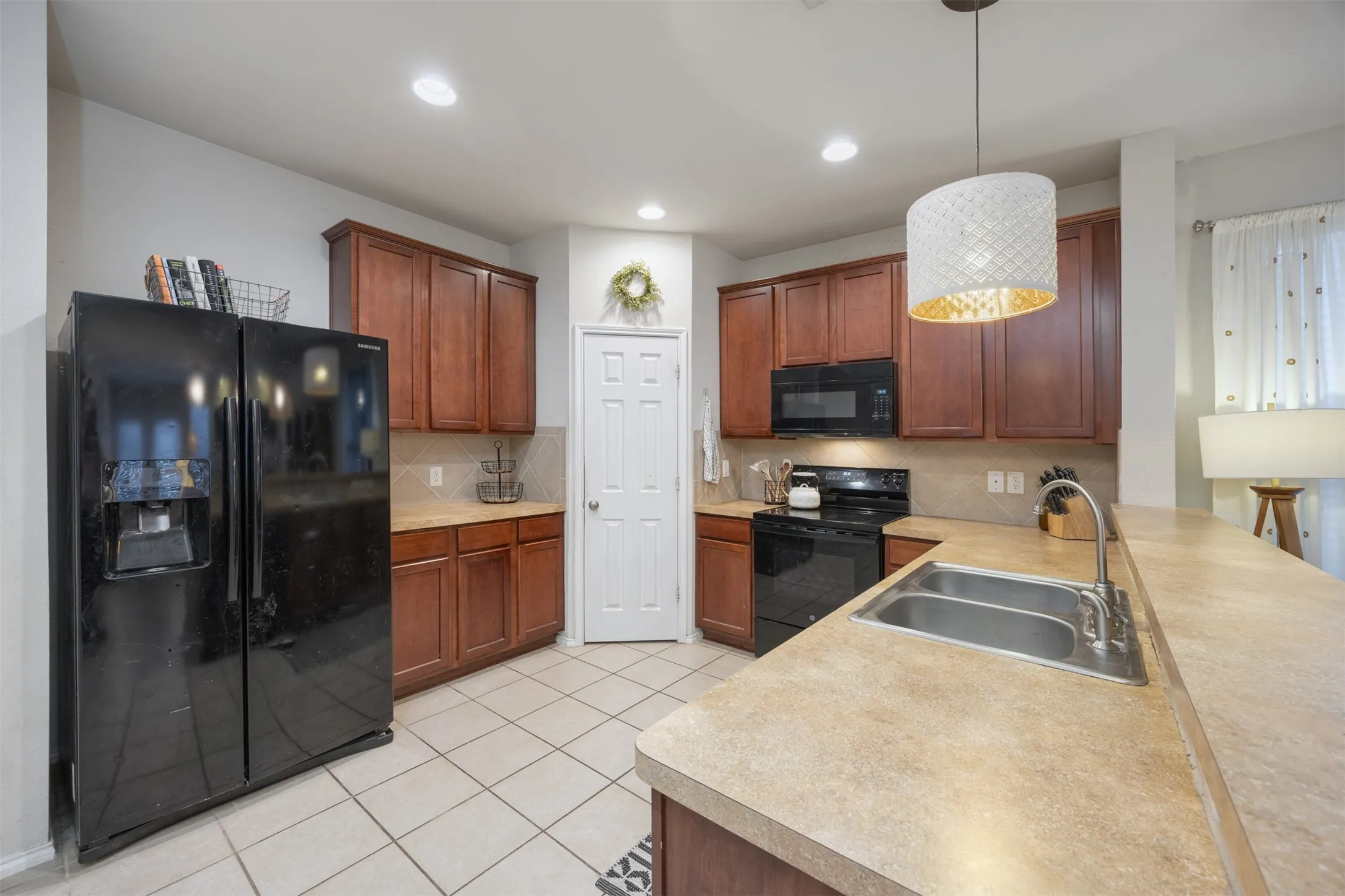 Single Family Residence For Sale in Collin County , 211 Fisherman Trail, Melissa, Texas 75454, 4 Bedroom, 3 Bathroom, 2 Garage spaces, 2,348 Sqft, built in 2006, mls#21358091, Real Estate Agent in Melissa, Homes For Sale in Collin county, Homes For Sale in Melissa, Realtor in Melissa Texas, Real Estate Brokerage Independent Realty Texas, Luminita Cordes Realtor