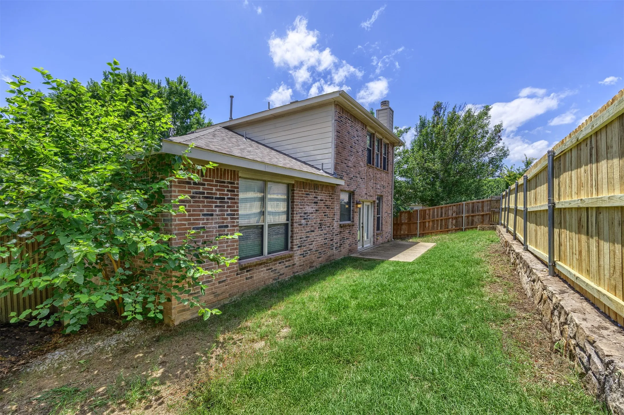 Single Family Residence For Sale in Collin County , 211 Fisherman Trail, Melissa, Texas 75454, 4 Bedroom, 3 Bathroom, 2 Garage spaces, 2,348 Sqft, built in 2006, mls#21358091, Real Estate Agent in Melissa, Homes For Sale in Collin county, Homes For Sale in Melissa, Realtor in Melissa Texas, Real Estate Brokerage Independent Realty Texas, Luminita Cordes Realtor