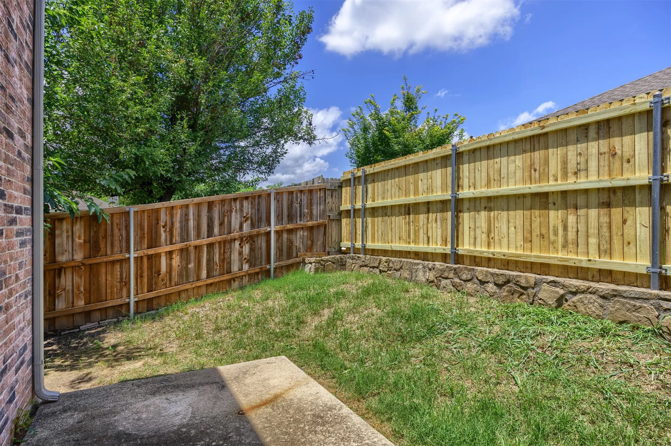 Single Family Residence For Sale in Collin County , 211 Fisherman Trail, Melissa, Texas 75454, 4 Bedroom, 3 Bathroom, 2 Garage spaces, 2,348 Sqft, built in 2006, mls#21358091, Real Estate Agent in Melissa, Homes For Sale in Collin county, Homes For Sale in Melissa, Realtor in Melissa Texas, Real Estate Brokerage Independent Realty Texas, Luminita Cordes Realtor