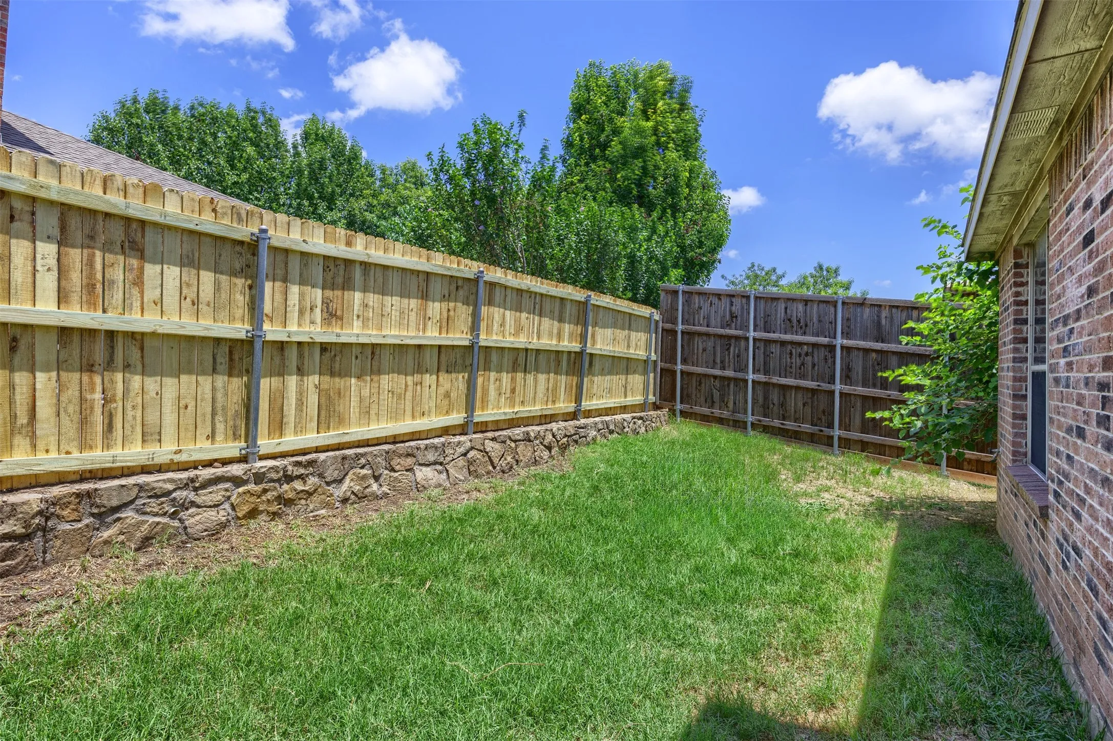 Single Family Residence For Sale in Collin County , 211 Fisherman Trail, Melissa, Texas 75454, 4 Bedroom, 3 Bathroom, 2 Garage spaces, 2,348 Sqft, built in 2006, mls#21358091, Real Estate Agent in Melissa, Homes For Sale in Collin county, Homes For Sale in Melissa, Realtor in Melissa Texas, Real Estate Brokerage Independent Realty Texas, Luminita Cordes Realtor