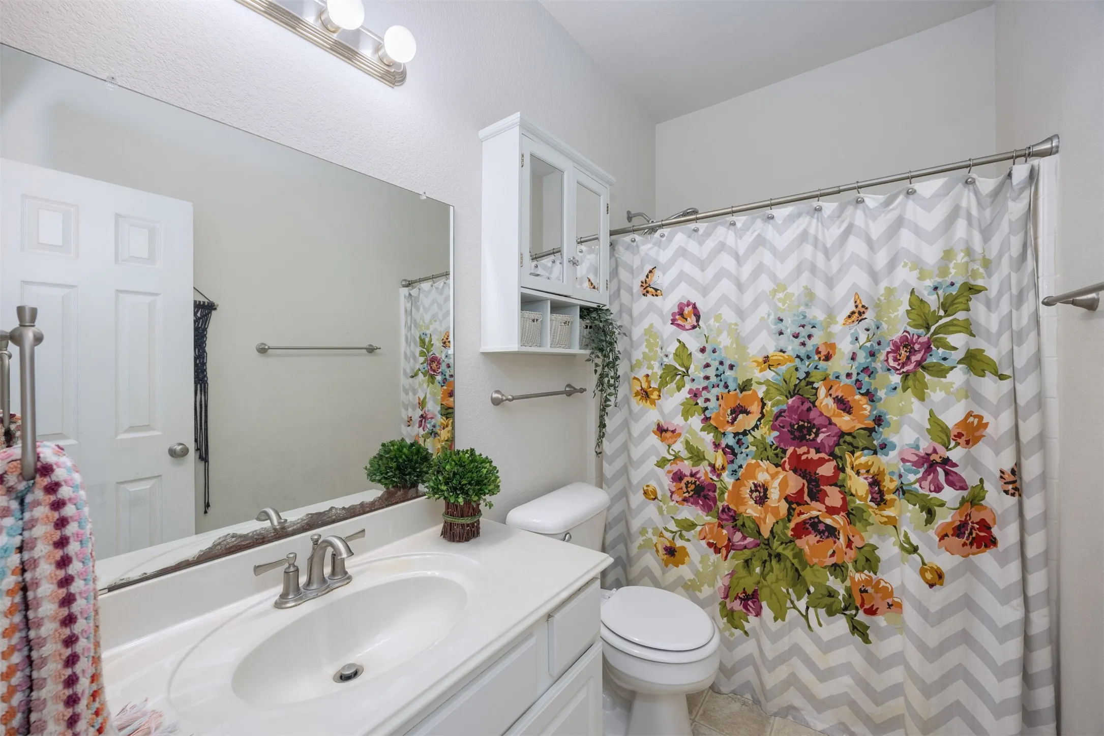 Single Family Residence For Sale in Collin County , 211 Fisherman Trail, Melissa, Texas 75454, 4 Bedroom, 3 Bathroom, 2 Garage spaces, 2,348 Sqft, built in 2006, mls#21358091, Real Estate Agent in Melissa, Homes For Sale in Collin county, Homes For Sale in Melissa, Realtor in Melissa Texas, Real Estate Brokerage Independent Realty Texas, Luminita Cordes Realtor