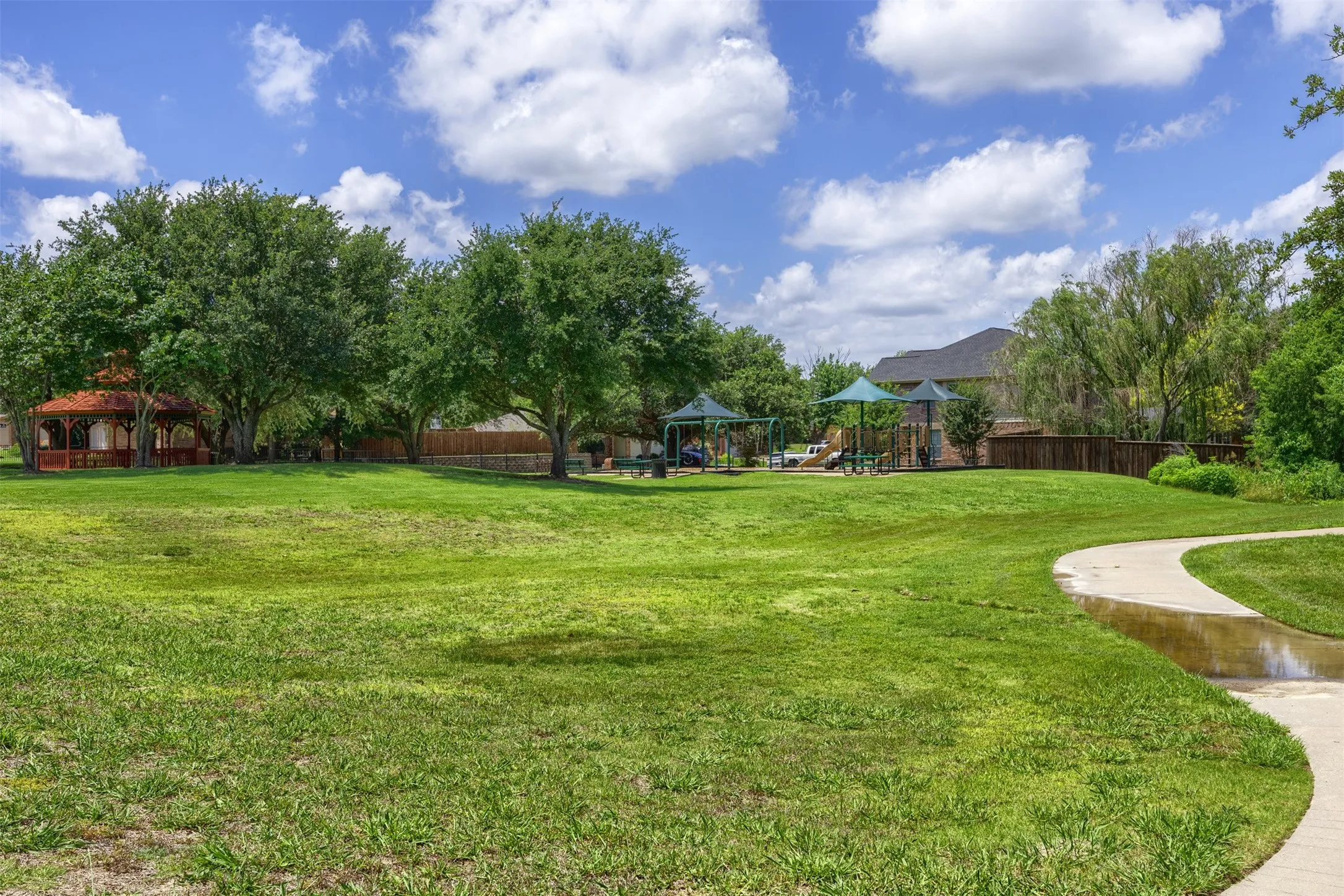 Single Family Residence For Sale in Collin County , 211 Fisherman Trail, Melissa, Texas 75454, 4 Bedroom, 3 Bathroom, 2 Garage spaces, 2,348 Sqft, built in 2006, mls#21358091, Real Estate Agent in Melissa, Homes For Sale in Collin county, Homes For Sale in Melissa, Realtor in Melissa Texas, Real Estate Brokerage Independent Realty Texas, Luminita Cordes Realtor