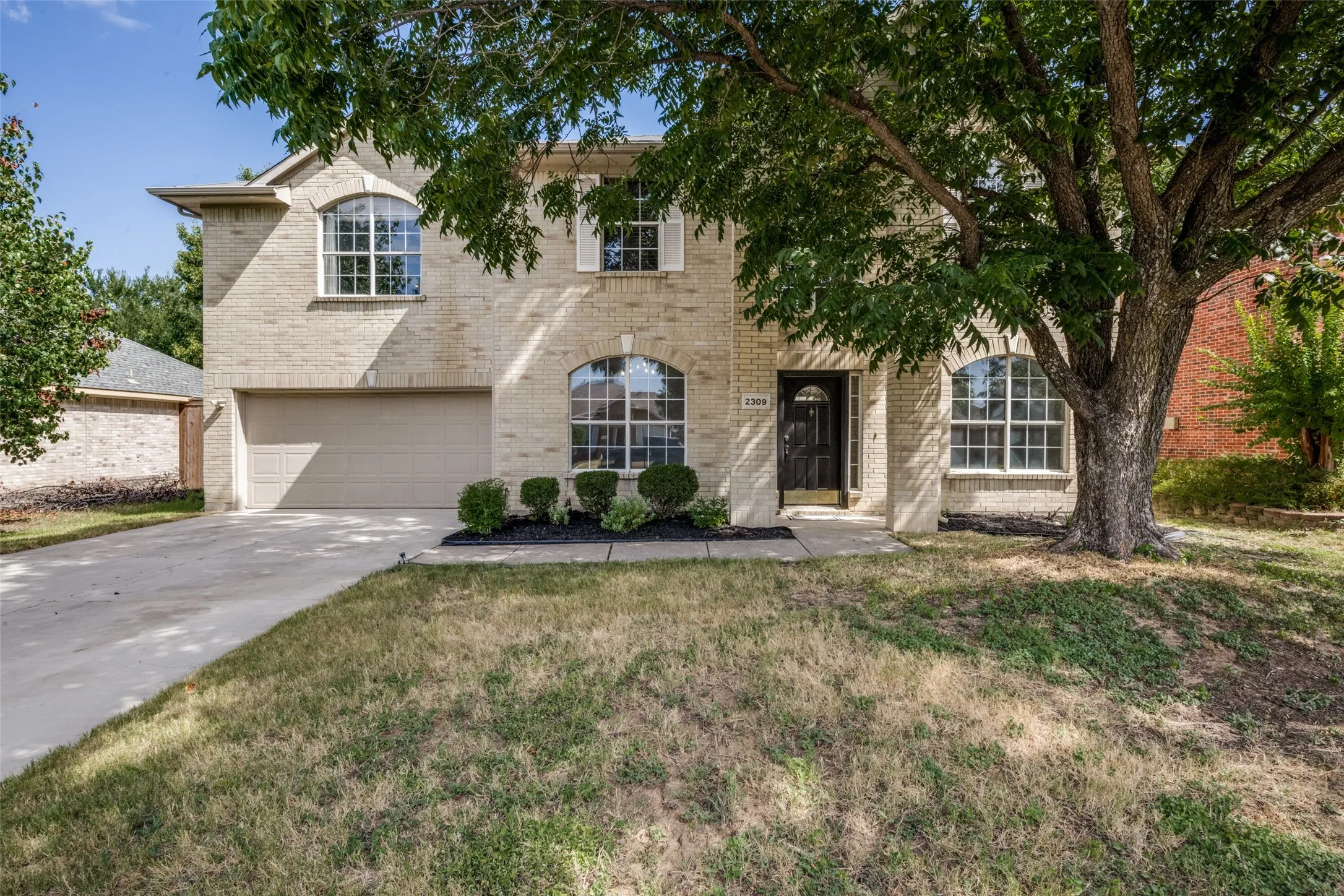 Single Family Residence For Sale in Denton County , 2309 Acorn Bend, Denton, Texas 76210, 4 Bedroom, 3 Bathroom, 2 Garage spaces, 2,698 Sqft, built in 2000, mls#21276658, Real Estate Agent in Denton, Homes For Sale in Denton county, Homes For Sale in Denton, Realtor in Denton Texas, Real Estate Brokerage Independent Realty Texas, Luminita Cordes Realtor