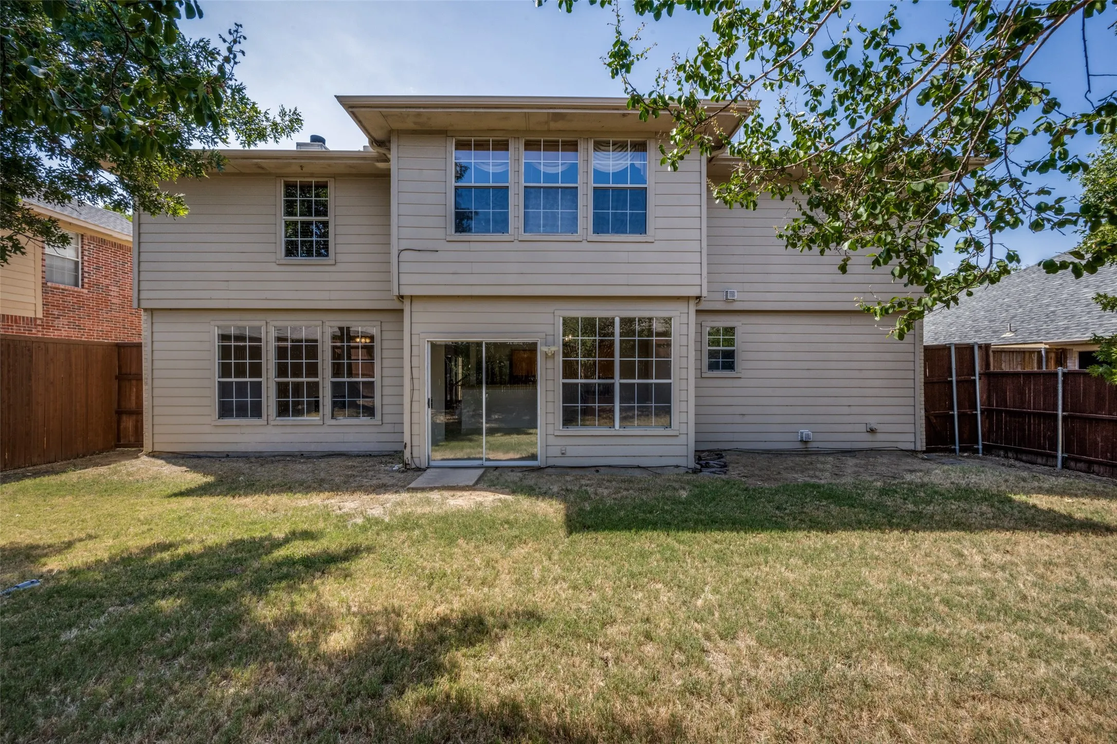 Single Family Residence For Sale in Denton County , 2309 Acorn Bend, Denton, Texas 76210, 4 Bedroom, 3 Bathroom, 2 Garage spaces, 2,698 Sqft, built in 2000, mls#21276658, Real Estate Agent in Denton, Homes For Sale in Denton county, Homes For Sale in Denton, Realtor in Denton Texas, Real Estate Brokerage Independent Realty Texas, Luminita Cordes Realtor