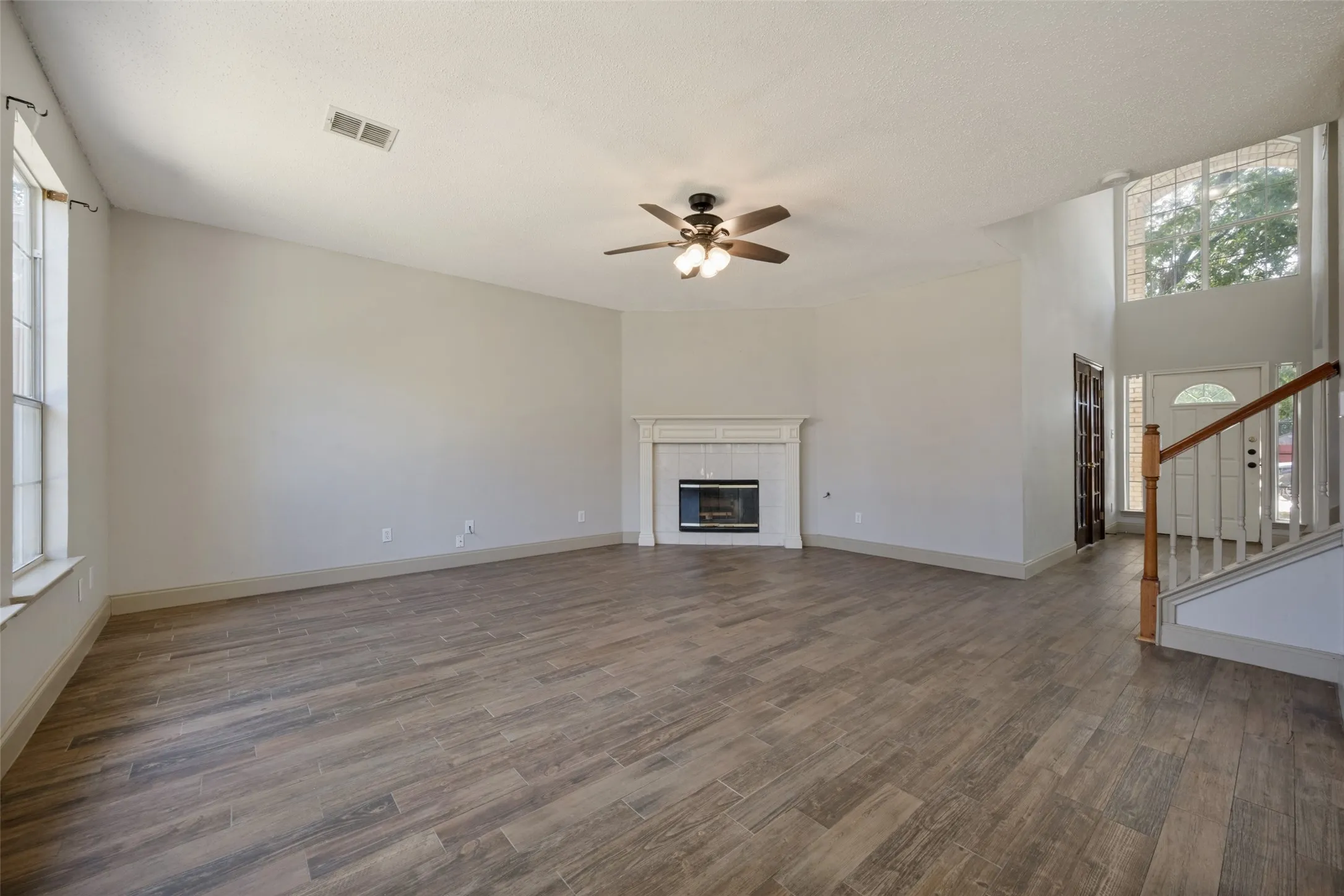 Single Family Residence For Sale in Denton County , 2309 Acorn Bend, Denton, Texas 76210, 4 Bedroom, 3 Bathroom, 2 Garage spaces, 2,698 Sqft, built in 2000, mls#21276658, Real Estate Agent in Denton, Homes For Sale in Denton county, Homes For Sale in Denton, Realtor in Denton Texas, Real Estate Brokerage Independent Realty Texas, Luminita Cordes Realtor