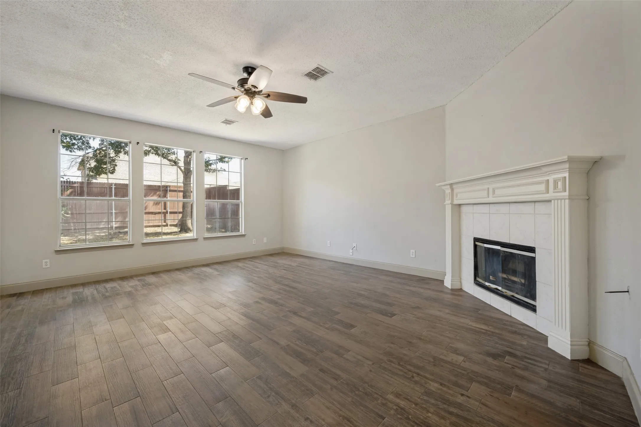 Single Family Residence For Sale in Denton County , 2309 Acorn Bend, Denton, Texas 76210, 4 Bedroom, 3 Bathroom, 2 Garage spaces, 2,698 Sqft, built in 2000, mls#21276658, Real Estate Agent in Denton, Homes For Sale in Denton county, Homes For Sale in Denton, Realtor in Denton Texas, Real Estate Brokerage Independent Realty Texas, Luminita Cordes Realtor