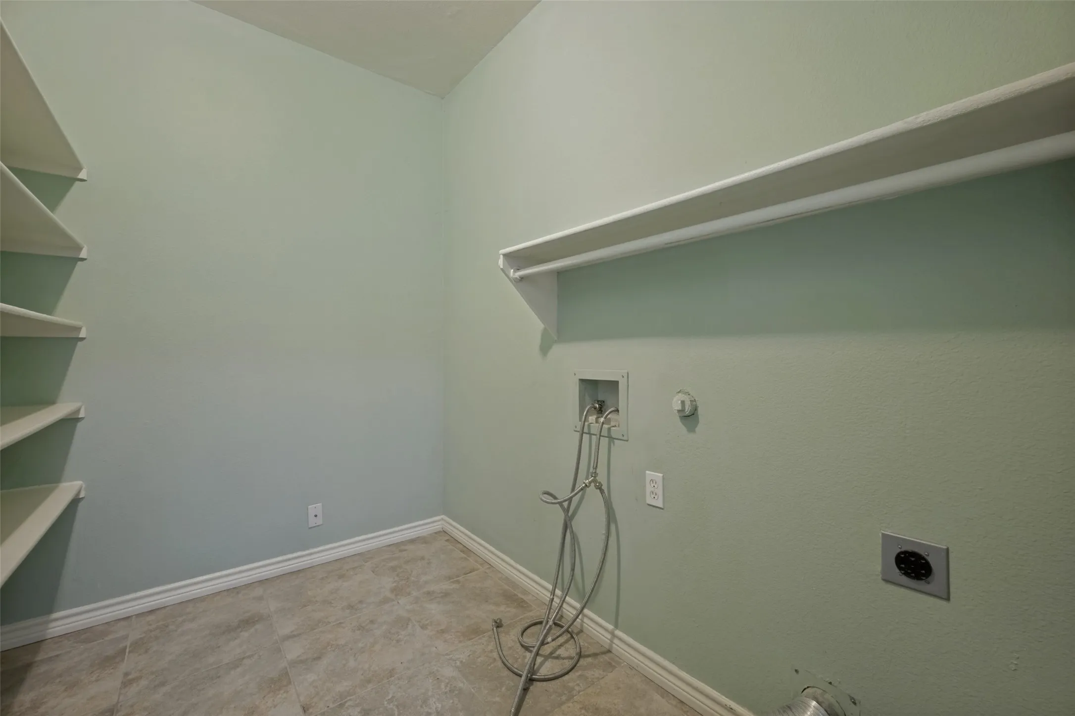 Single Family Residence For Sale in Denton County , 2309 Acorn Bend, Denton, Texas 76210, 4 Bedroom, 3 Bathroom, 2 Garage spaces, 2,698 Sqft, built in 2000, mls#21276658, Real Estate Agent in Denton, Homes For Sale in Denton county, Homes For Sale in Denton, Realtor in Denton Texas, Real Estate Brokerage Independent Realty Texas, Luminita Cordes Realtor