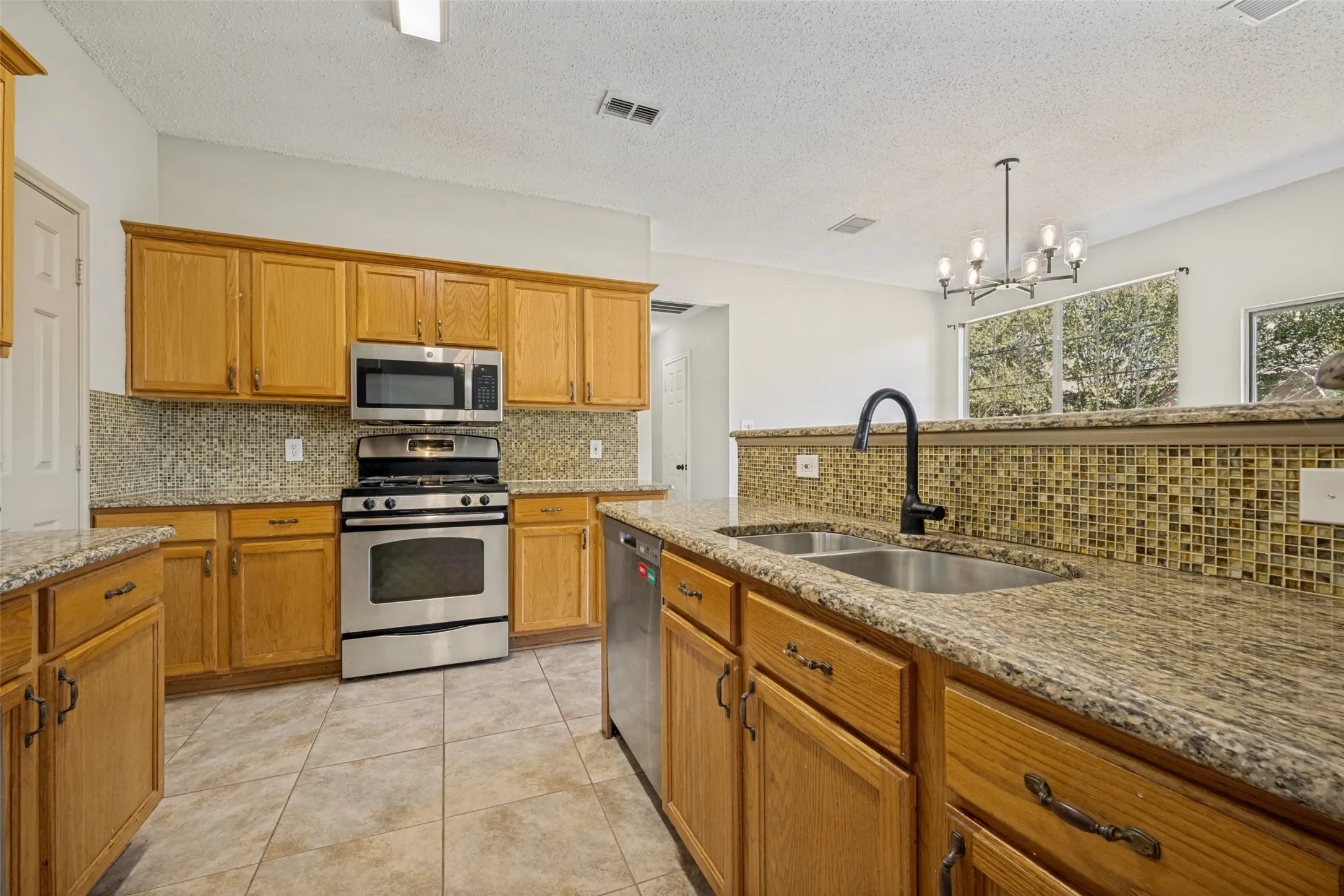 Single Family Residence For Sale in Denton County , 2309 Acorn Bend, Denton, Texas 76210, 4 Bedroom, 3 Bathroom, 2 Garage spaces, 2,698 Sqft, built in 2000, mls#21276658, Real Estate Agent in Denton, Homes For Sale in Denton county, Homes For Sale in Denton, Realtor in Denton Texas, Real Estate Brokerage Independent Realty Texas, Luminita Cordes Realtor