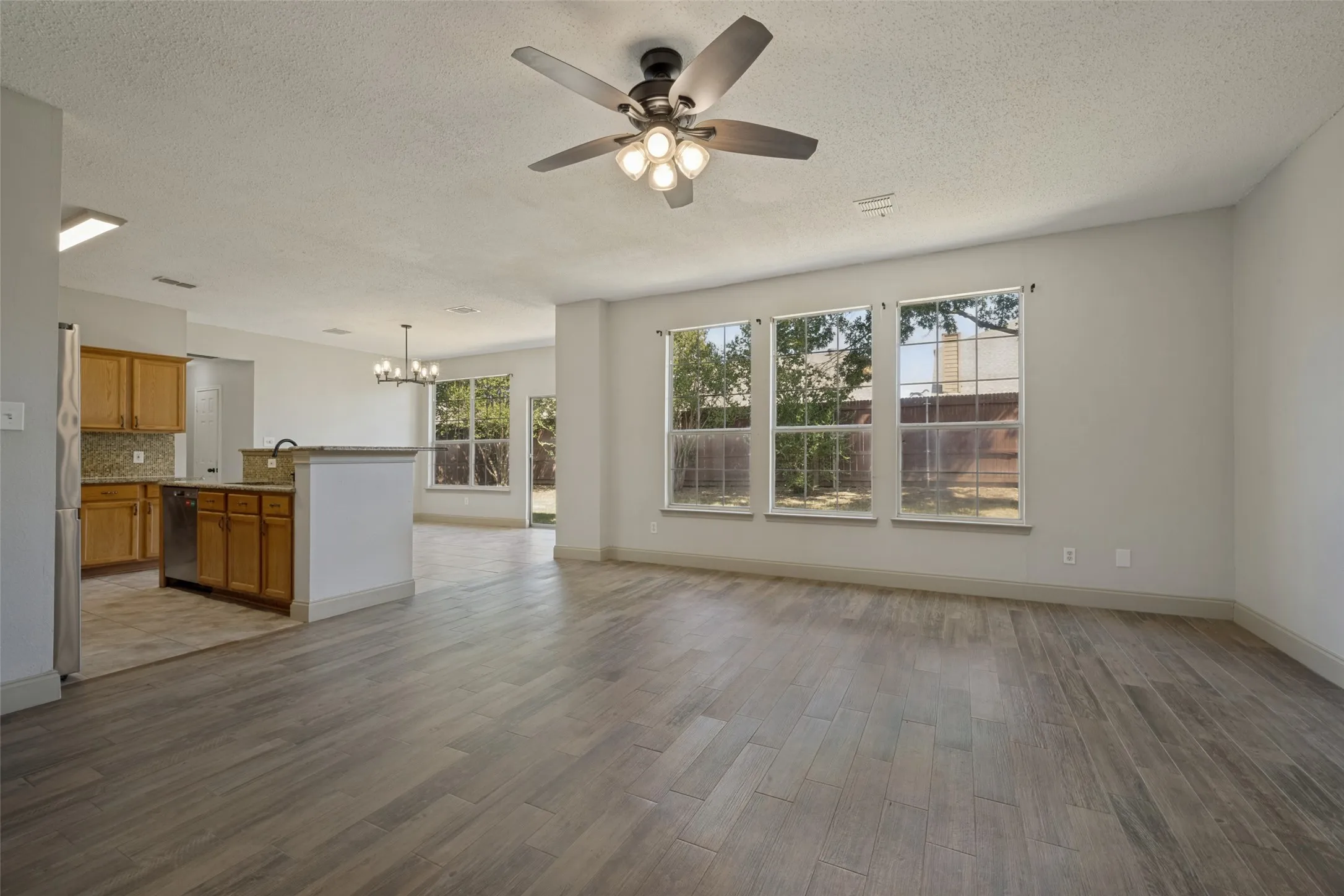 Single Family Residence For Sale in Denton County , 2309 Acorn Bend, Denton, Texas 76210, 4 Bedroom, 3 Bathroom, 2 Garage spaces, 2,698 Sqft, built in 2000, mls#21276658, Real Estate Agent in Denton, Homes For Sale in Denton county, Homes For Sale in Denton, Realtor in Denton Texas, Real Estate Brokerage Independent Realty Texas, Luminita Cordes Realtor