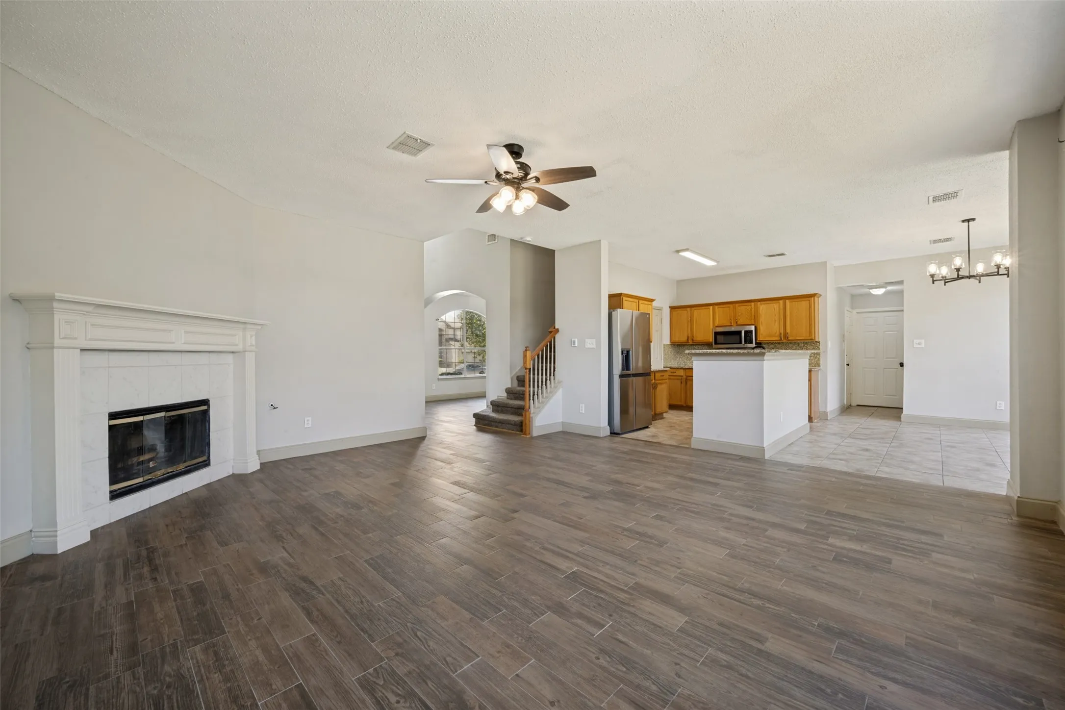 Single Family Residence For Sale in Denton County , 2309 Acorn Bend, Denton, Texas 76210, 4 Bedroom, 3 Bathroom, 2 Garage spaces, 2,698 Sqft, built in 2000, mls#21276658, Real Estate Agent in Denton, Homes For Sale in Denton county, Homes For Sale in Denton, Realtor in Denton Texas, Real Estate Brokerage Independent Realty Texas, Luminita Cordes Realtor