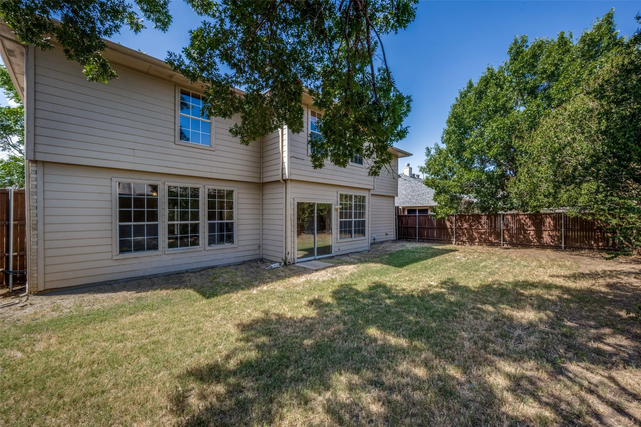 Single Family Residence For Sale in Denton County , 2309 Acorn Bend, Denton, Texas 76210, 4 Bedroom, 3 Bathroom, 2 Garage spaces, 2,698 Sqft, built in 2000, mls#21276658, Real Estate Agent in Denton, Homes For Sale in Denton county, Homes For Sale in Denton, Realtor in Denton Texas, Real Estate Brokerage Independent Realty Texas, Luminita Cordes Realtor