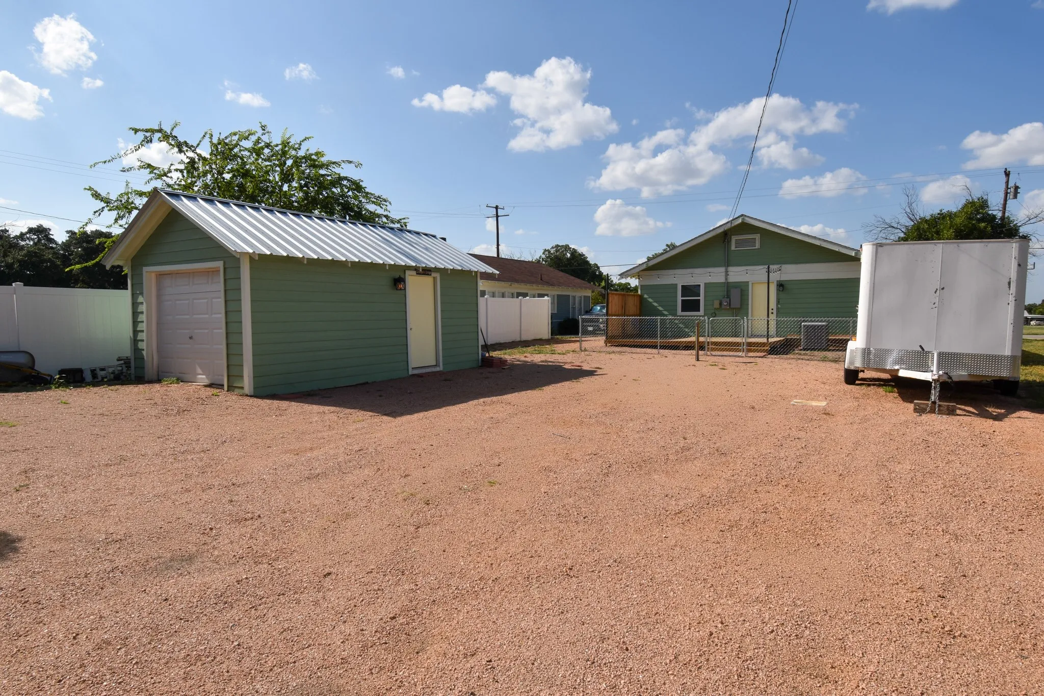 Single Family Residence For Sale in Mc Culloch County , 505 W 11th Street, Brady, Texas 76825, 3 Bedroom, 2 Bathroom, Garage spaces, 1,177 Sqft, built in 1940, Price $183,000, mls#21359824, Real Estate Agent in Brady, Homes For Sale in Mc Culloch county, Homes For Sale in Brady, Realtor in Brady Texas, Real Estate Brokerage Independent Realty Texas, Luminita Cordes Realtor