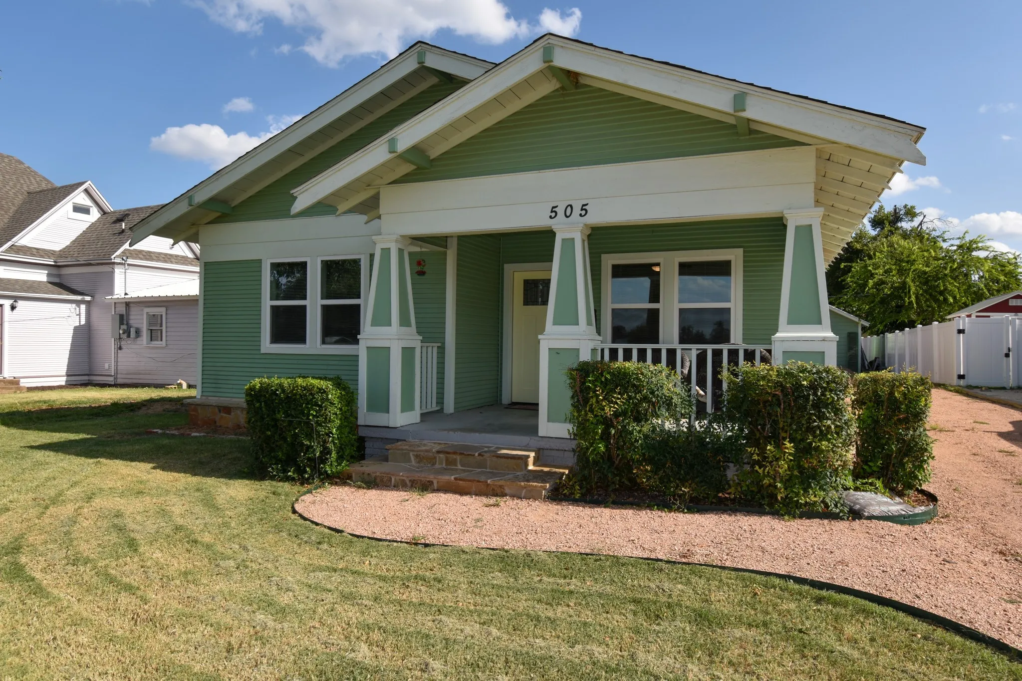 Single Family Residence For Sale in Mc Culloch County , 505 W 11th Street, Brady, Texas 76825, 3 Bedroom, 2 Bathroom, Garage spaces, 1,177 Sqft, built in 1940, Price $183,000, mls#21359824, Real Estate Agent in Brady, Homes For Sale in Mc Culloch county, Homes For Sale in Brady, Realtor in Brady Texas, Real Estate Brokerage Independent Realty Texas, Luminita Cordes Realtor