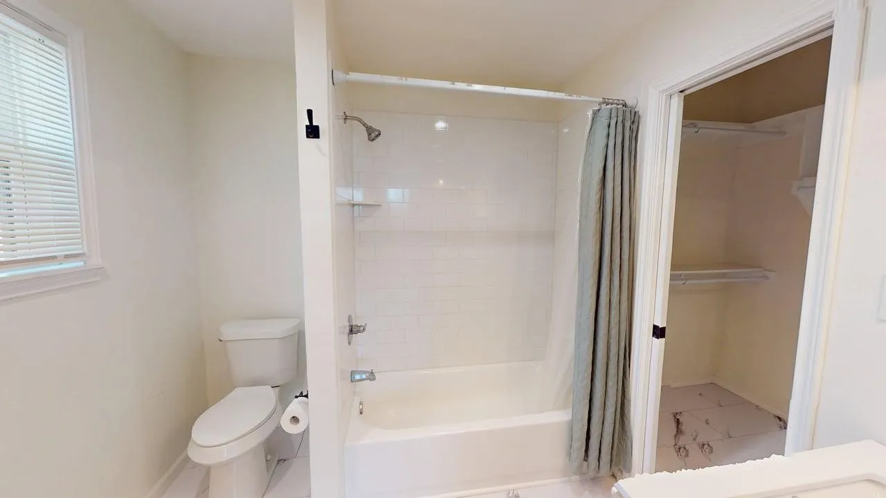 Single Family Residence For Sale in Mc Culloch County , 505 W 11th Street, Brady, Texas 76825, 3 Bedroom, 2 Bathroom, Garage spaces, 1,177 Sqft, built in 1940, Price $183,000, mls#21359824, Real Estate Agent in Brady, Homes For Sale in Mc Culloch county, Homes For Sale in Brady, Realtor in Brady Texas, Real Estate Brokerage Independent Realty Texas, Luminita Cordes Realtor