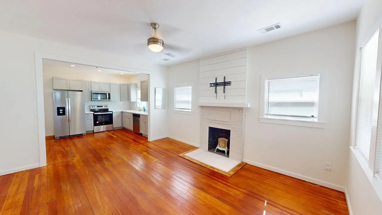Single Family Residence For Sale in Mc Culloch County , 505 W 11th Street, Brady, Texas 76825, 3 Bedroom, 2 Bathroom, Garage spaces, 1,177 Sqft, built in 1940, Price $183,000, mls#21359824, Real Estate Agent in Brady, Homes For Sale in Mc Culloch county, Homes For Sale in Brady, Realtor in Brady Texas, Real Estate Brokerage Independent Realty Texas, Luminita Cordes Realtor