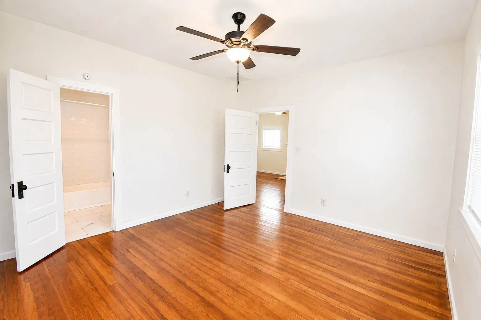 Single Family Residence For Sale in Mc Culloch County , 505 W 11th Street, Brady, Texas 76825, 3 Bedroom, 2 Bathroom, Garage spaces, 1,177 Sqft, built in 1940, Price $183,000, mls#21359824, Real Estate Agent in Brady, Homes For Sale in Mc Culloch county, Homes For Sale in Brady, Realtor in Brady Texas, Real Estate Brokerage Independent Realty Texas, Luminita Cordes Realtor