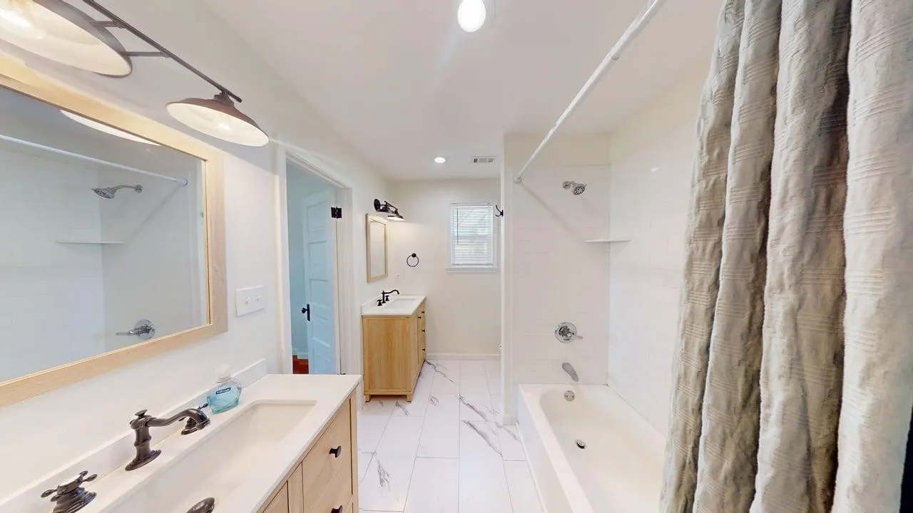 Single Family Residence For Sale in Mc Culloch County , 505 W 11th Street, Brady, Texas 76825, 3 Bedroom, 2 Bathroom, Garage spaces, 1,177 Sqft, built in 1940, Price $183,000, mls#21359824, Real Estate Agent in Brady, Homes For Sale in Mc Culloch county, Homes For Sale in Brady, Realtor in Brady Texas, Real Estate Brokerage Independent Realty Texas, Luminita Cordes Realtor