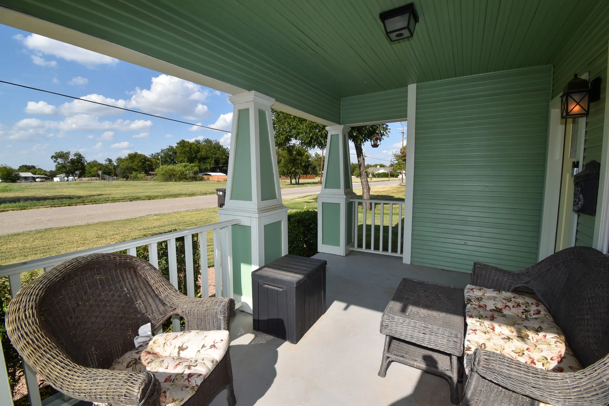 Single Family Residence For Sale in Mc Culloch County , 505 W 11th Street, Brady, Texas 76825, 3 Bedroom, 2 Bathroom, Garage spaces, 1,177 Sqft, built in 1940, Price $183,000, mls#21359824, Real Estate Agent in Brady, Homes For Sale in Mc Culloch county, Homes For Sale in Brady, Realtor in Brady Texas, Real Estate Brokerage Independent Realty Texas, Luminita Cordes Realtor